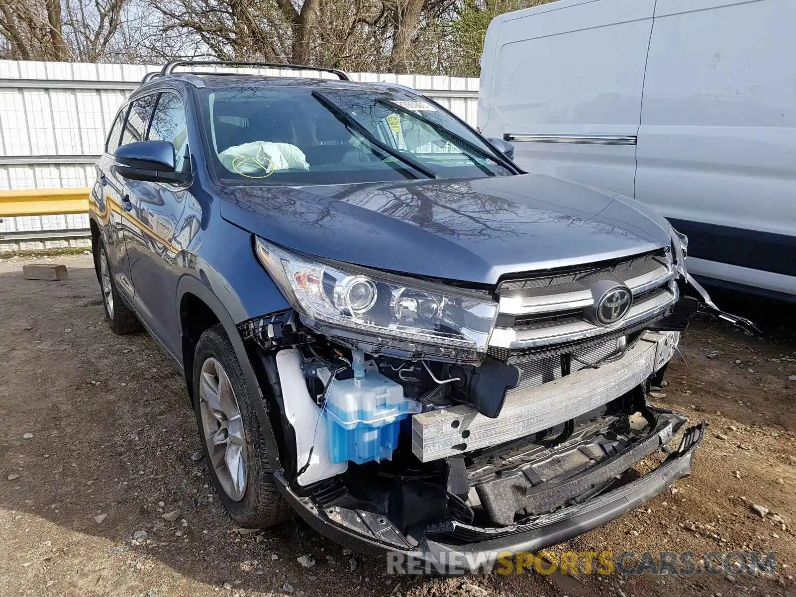 1 Photograph of a damaged car 5TDDZRFH3KS981143 TOYOTA HIGHLANDER 2019