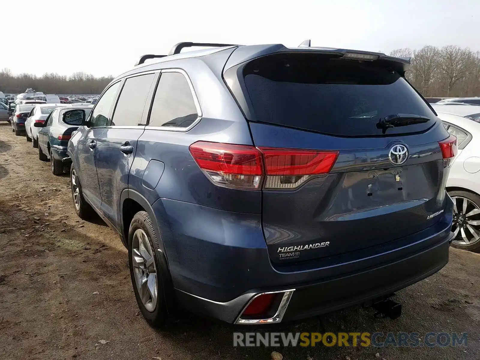 3 Photograph of a damaged car 5TDDZRFH3KS981143 TOYOTA HIGHLANDER 2019