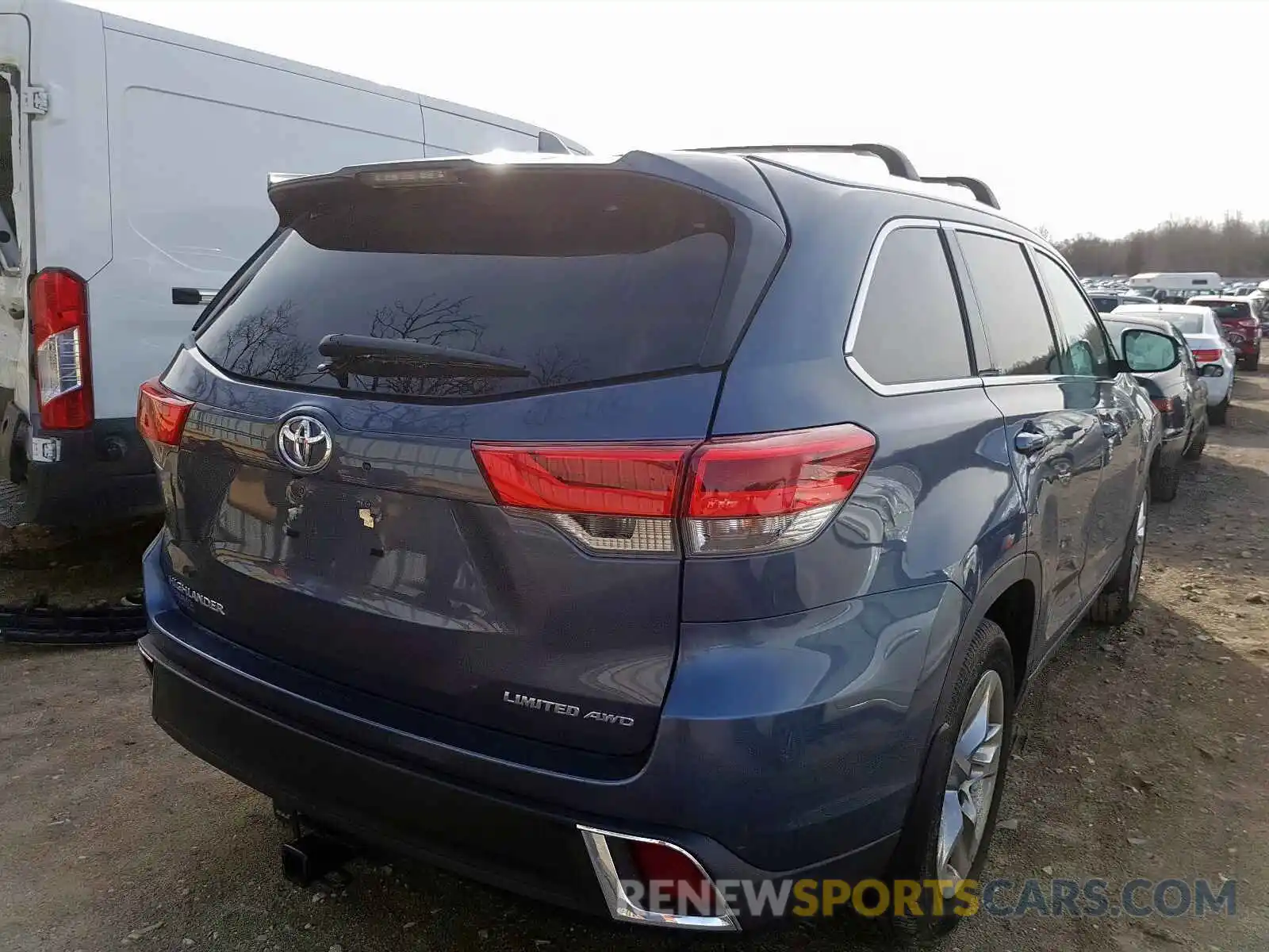 4 Photograph of a damaged car 5TDDZRFH3KS981143 TOYOTA HIGHLANDER 2019