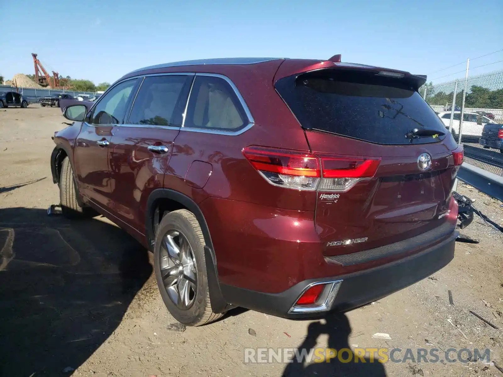 3 Photograph of a damaged car 5TDDZRFH3KS982681 TOYOTA HIGHLANDER 2019