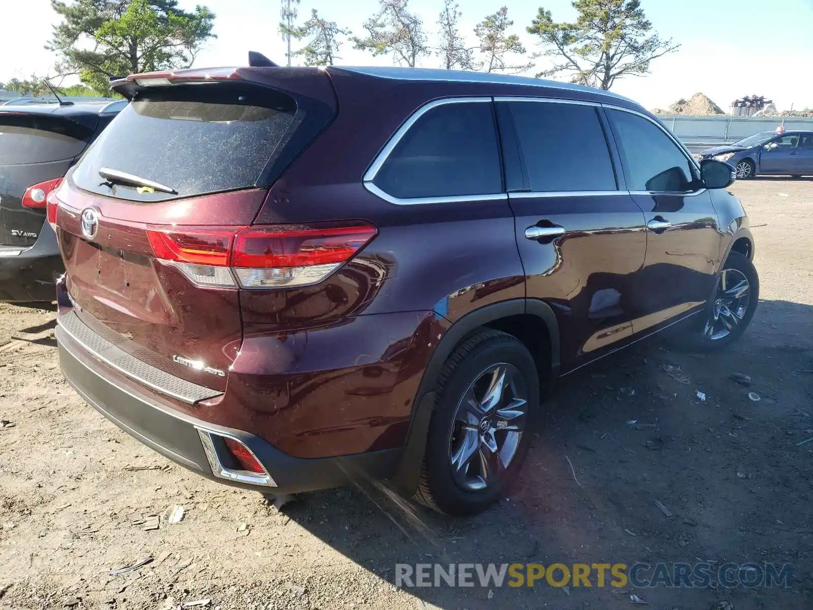 4 Photograph of a damaged car 5TDDZRFH3KS982681 TOYOTA HIGHLANDER 2019