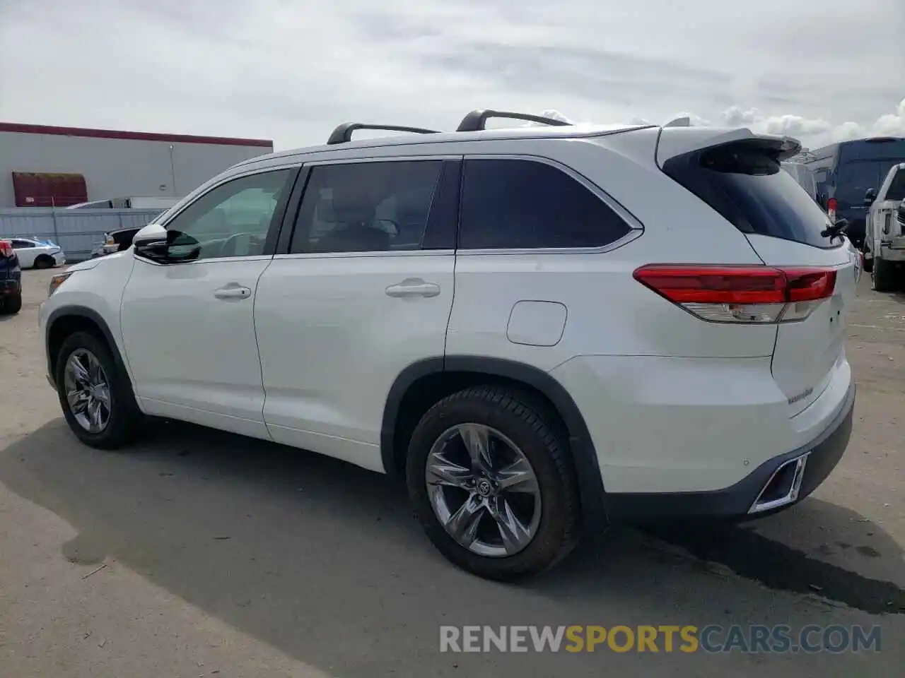 2 Photograph of a damaged car 5TDDZRFH3KS991123 TOYOTA HIGHLANDER 2019