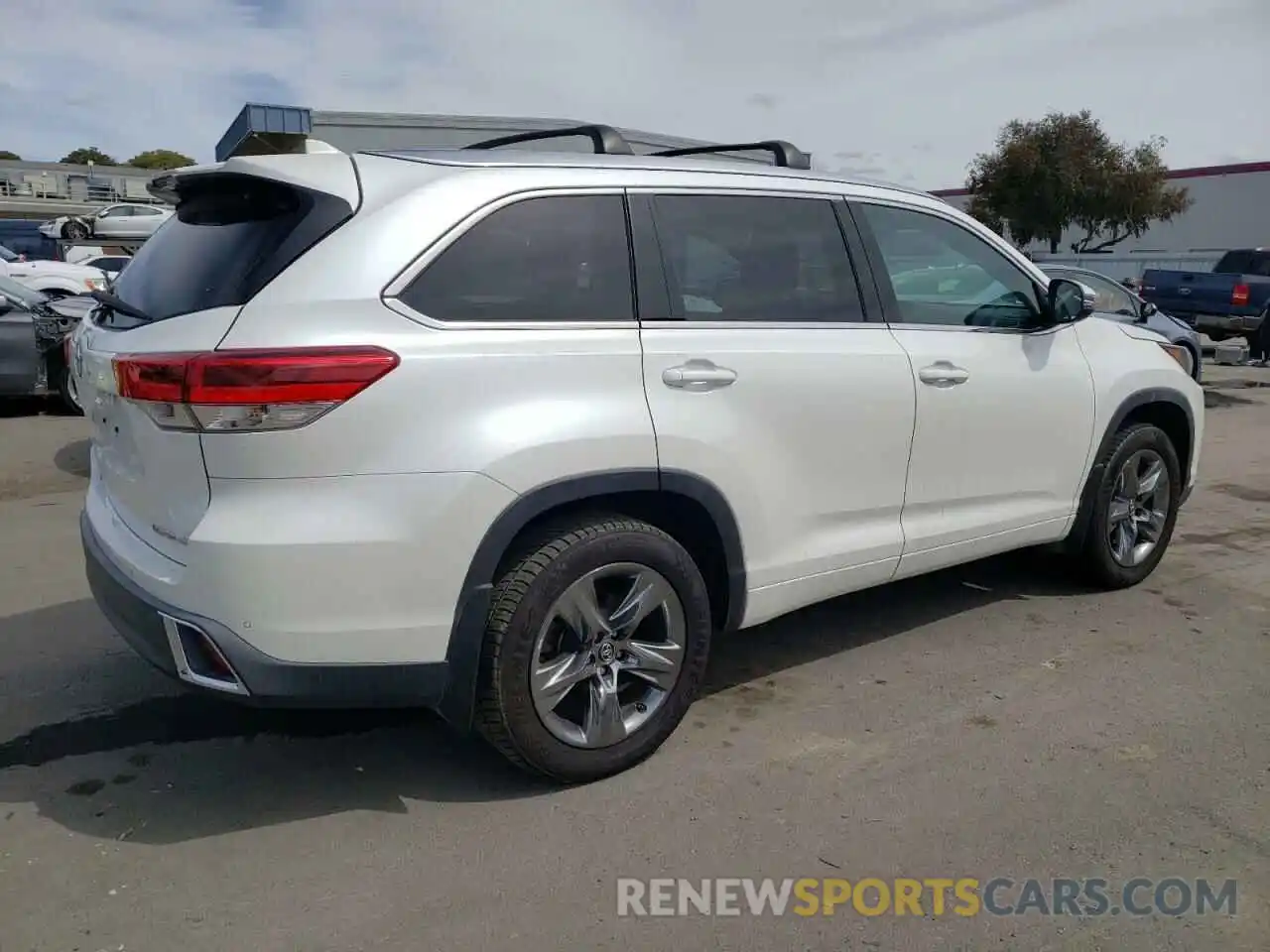 3 Photograph of a damaged car 5TDDZRFH3KS991123 TOYOTA HIGHLANDER 2019