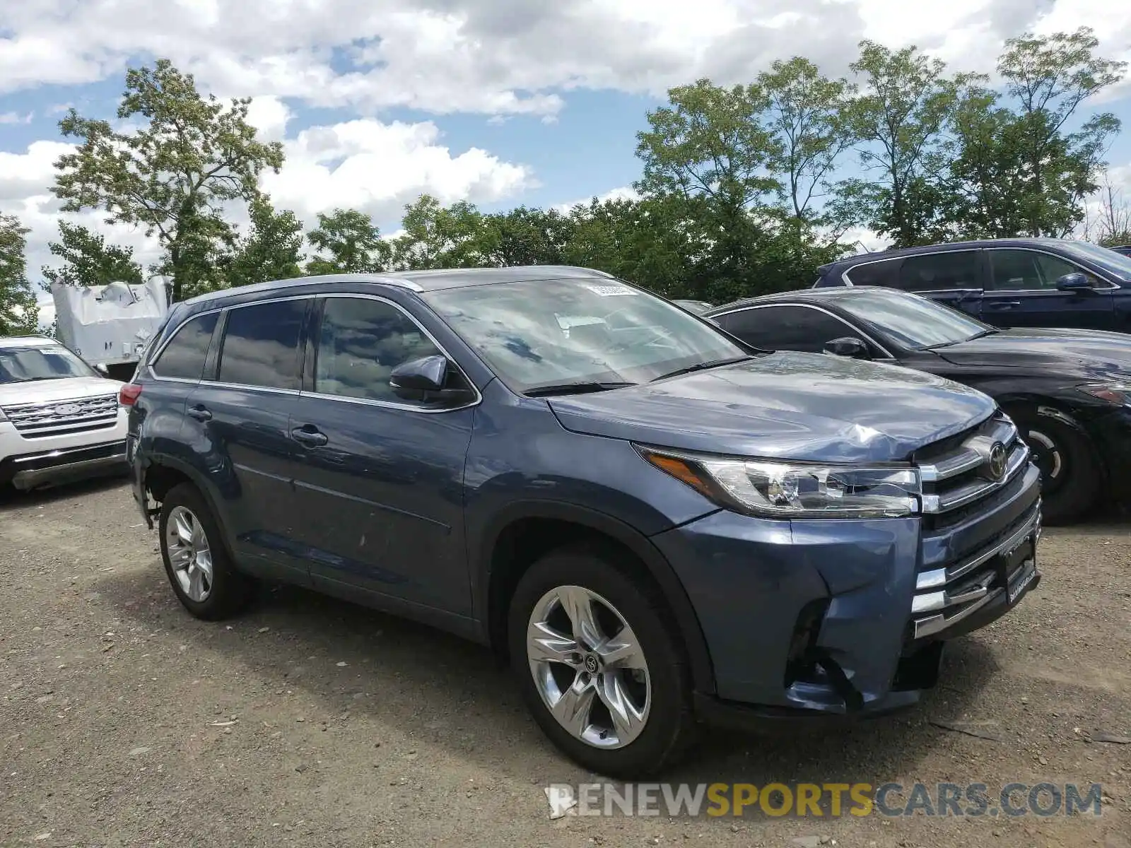 1 Photograph of a damaged car 5TDDZRFH3KS991414 TOYOTA HIGHLANDER 2019