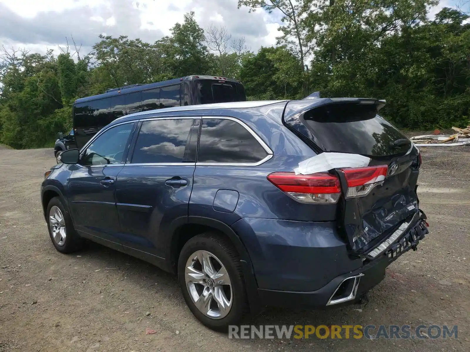 3 Photograph of a damaged car 5TDDZRFH3KS991414 TOYOTA HIGHLANDER 2019