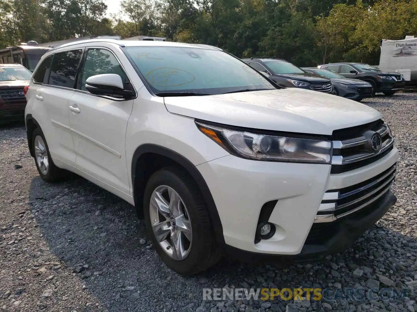 1 Photograph of a damaged car 5TDDZRFH3KS994815 TOYOTA HIGHLANDER 2019