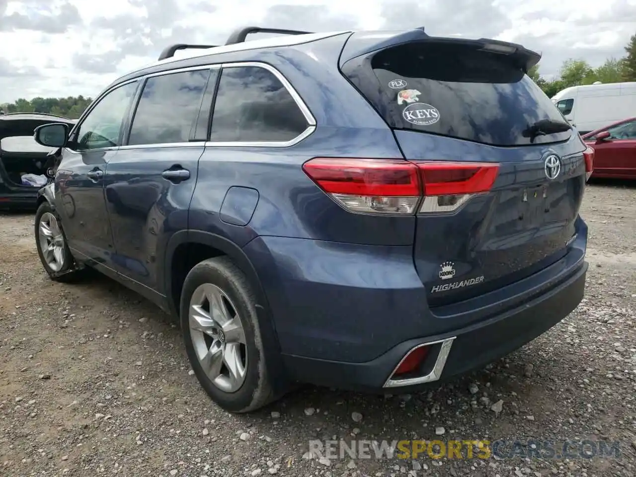 3 Photograph of a damaged car 5TDDZRFH3KS996600 TOYOTA HIGHLANDER 2019