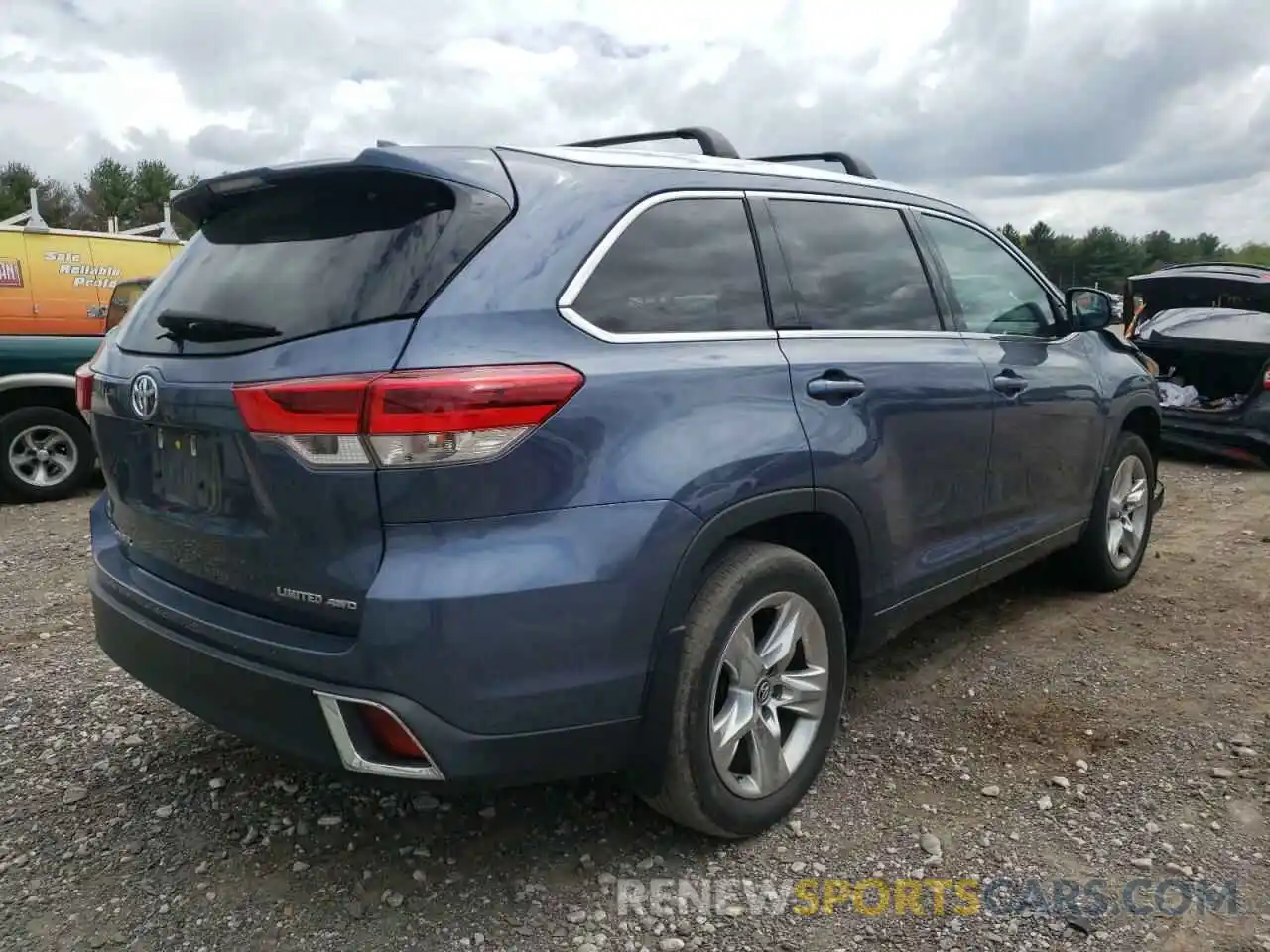 4 Photograph of a damaged car 5TDDZRFH3KS996600 TOYOTA HIGHLANDER 2019