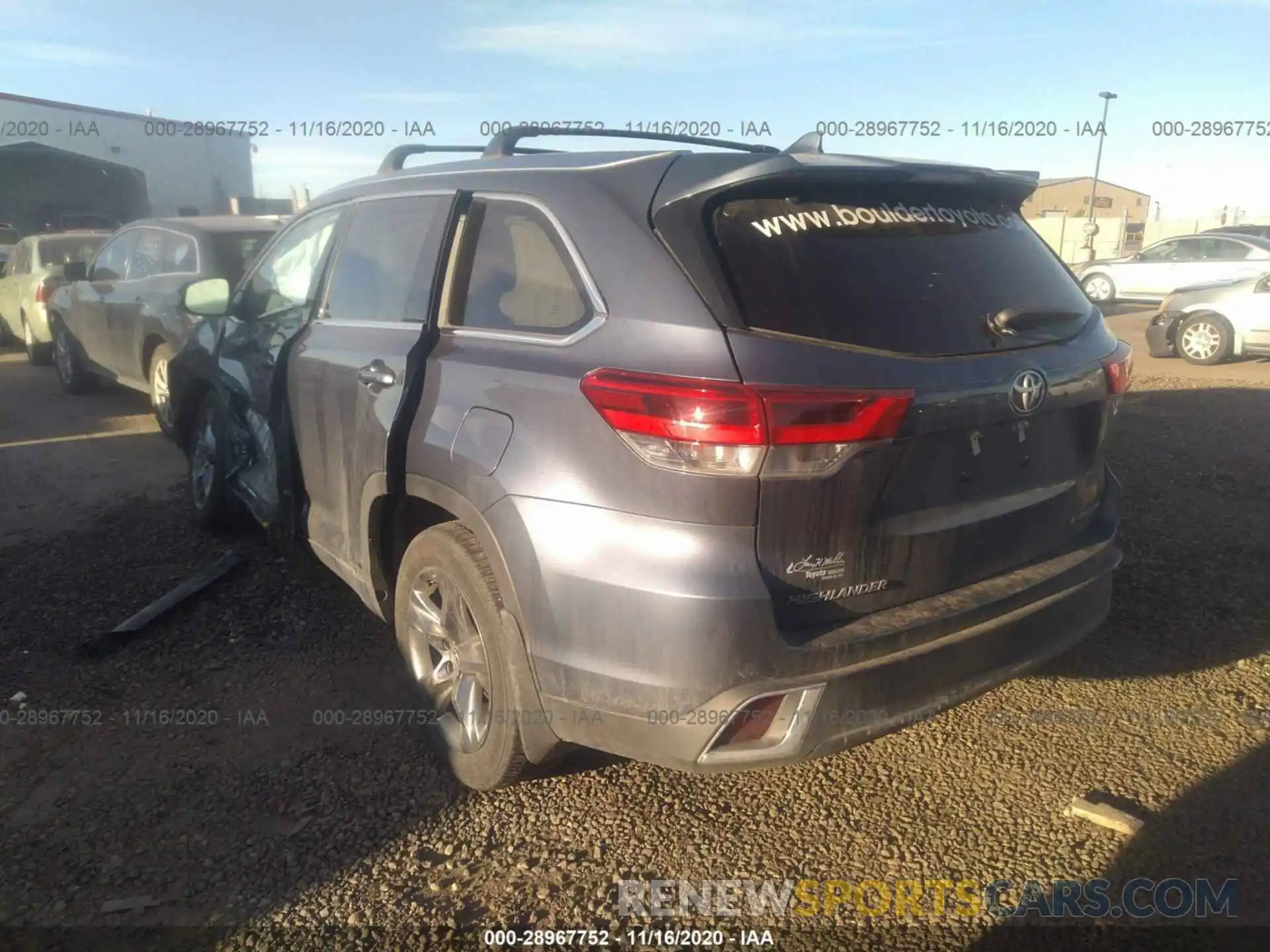 3 Photograph of a damaged car 5TDDZRFH4KS710091 TOYOTA HIGHLANDER 2019