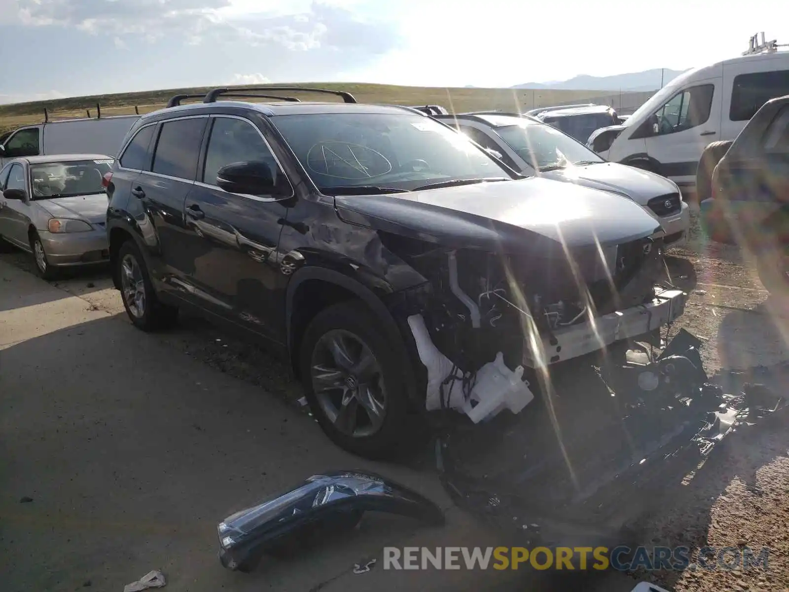 1 Photograph of a damaged car 5TDDZRFH4KS714903 TOYOTA HIGHLANDER 2019