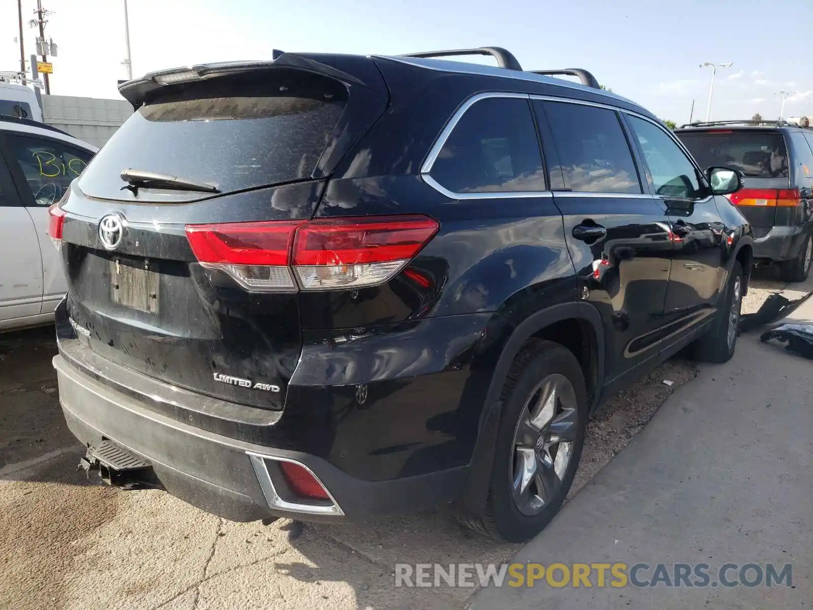 4 Photograph of a damaged car 5TDDZRFH4KS714903 TOYOTA HIGHLANDER 2019