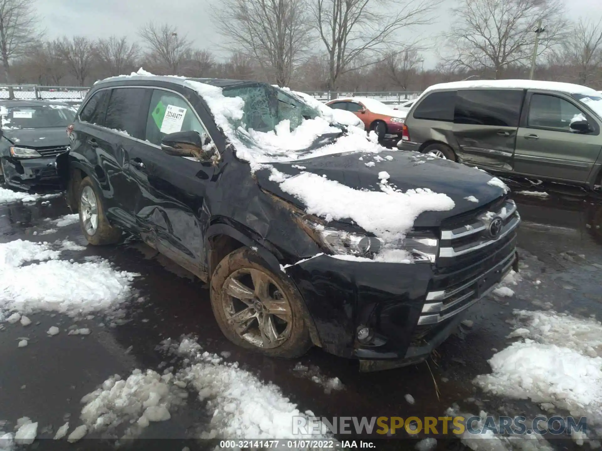 1 Photograph of a damaged car 5TDDZRFH4KS720961 TOYOTA HIGHLANDER 2019