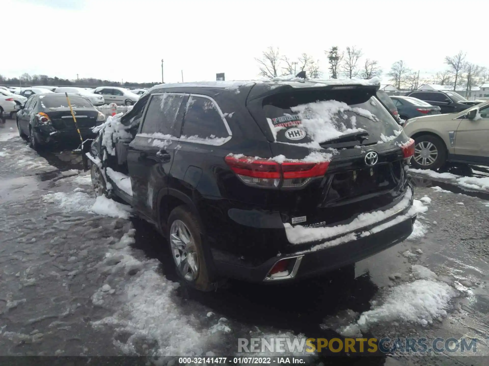 3 Photograph of a damaged car 5TDDZRFH4KS720961 TOYOTA HIGHLANDER 2019