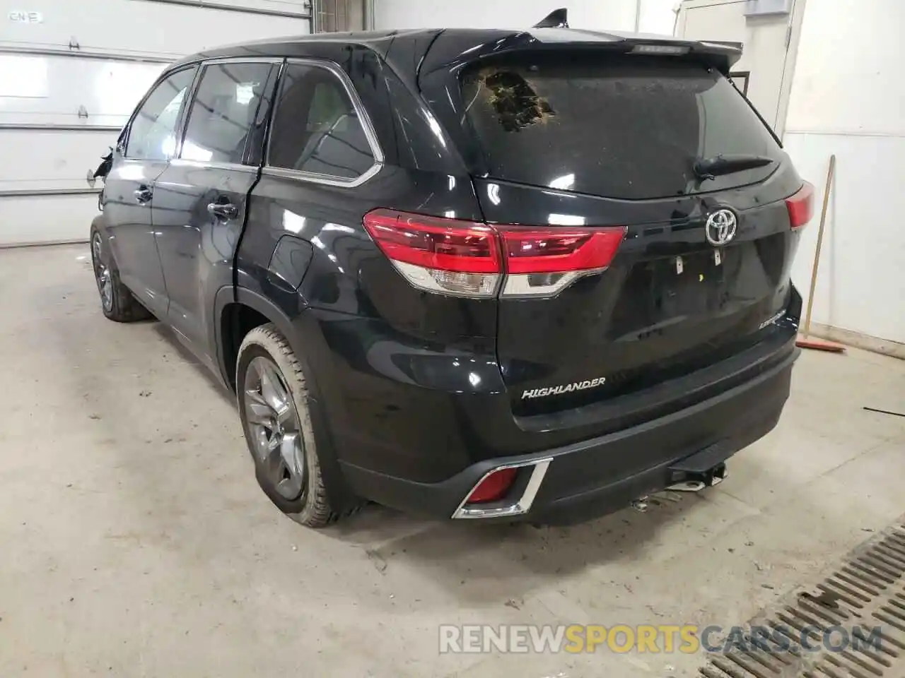 3 Photograph of a damaged car 5TDDZRFH4KS739672 TOYOTA HIGHLANDER 2019