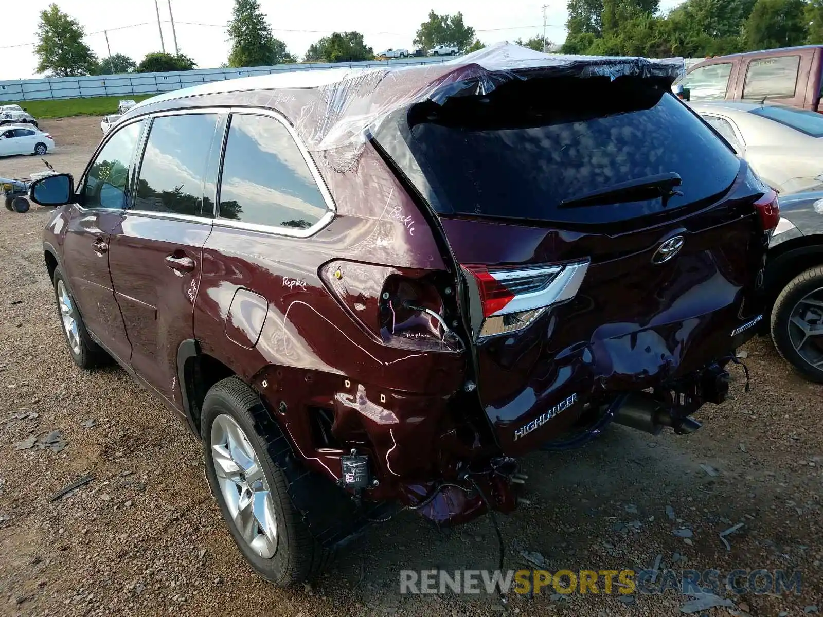 3 Photograph of a damaged car 5TDDZRFH4KS746122 TOYOTA HIGHLANDER 2019