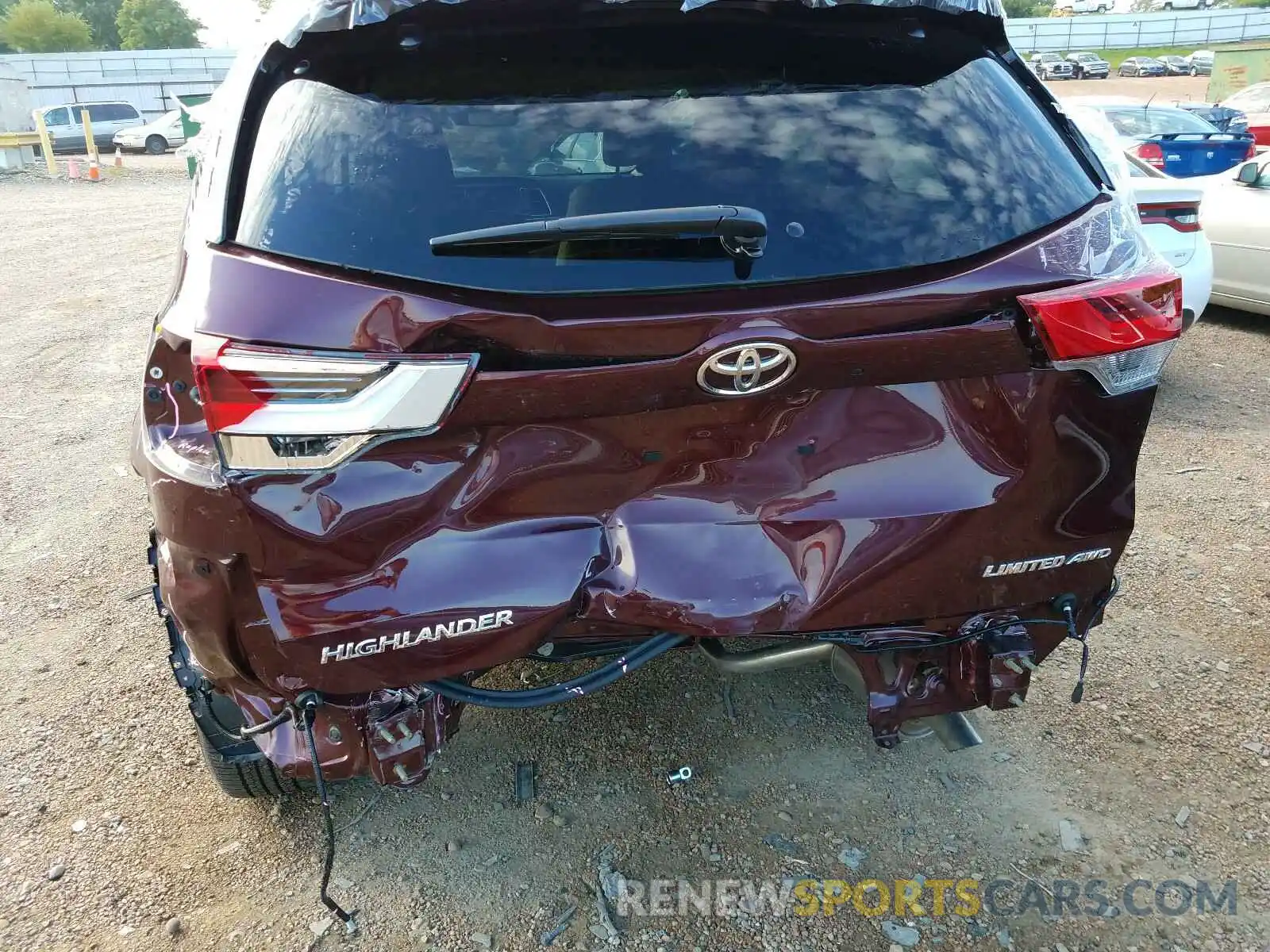 9 Photograph of a damaged car 5TDDZRFH4KS746122 TOYOTA HIGHLANDER 2019