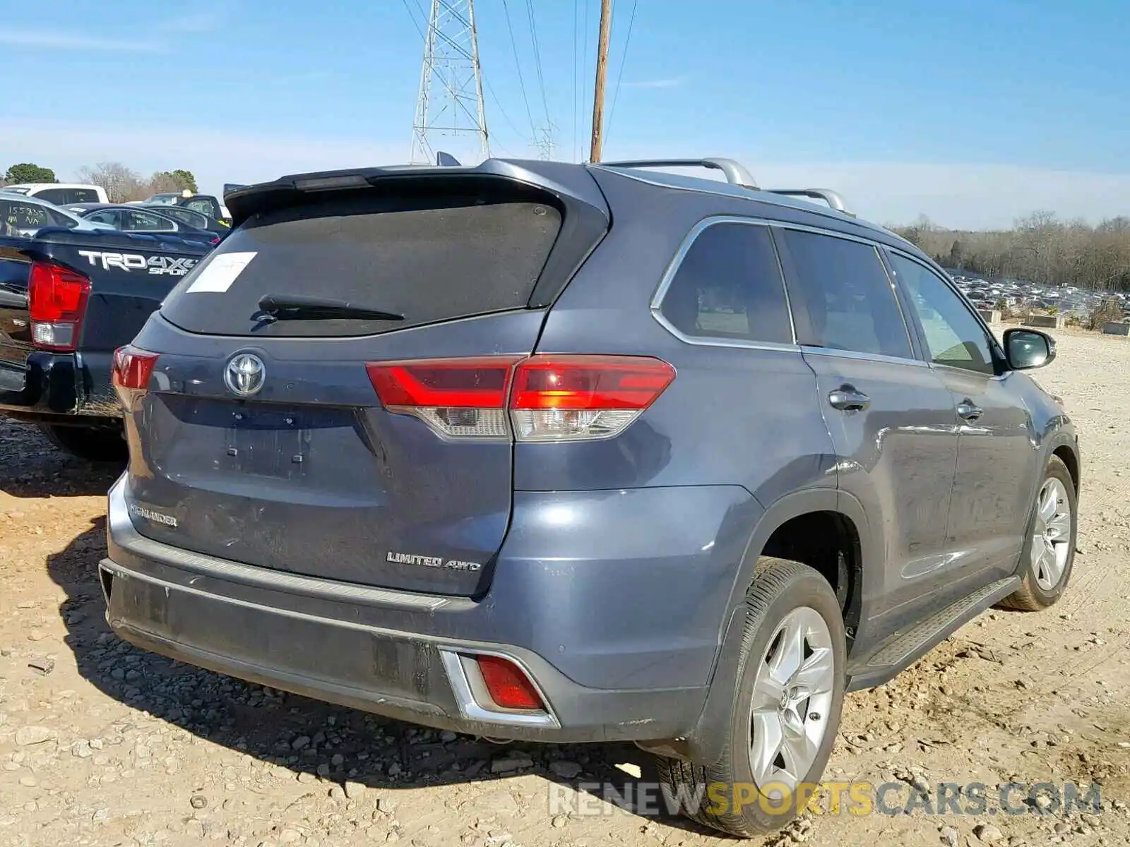 4 Photograph of a damaged car 5TDDZRFH4KS916401 TOYOTA HIGHLANDER 2019