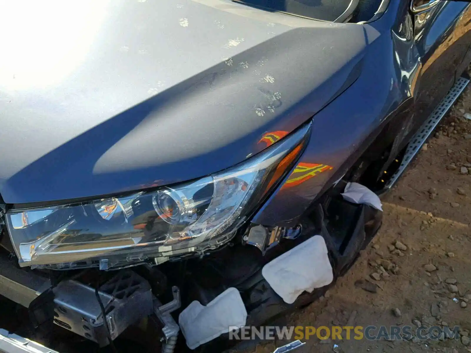 9 Photograph of a damaged car 5TDDZRFH4KS916401 TOYOTA HIGHLANDER 2019