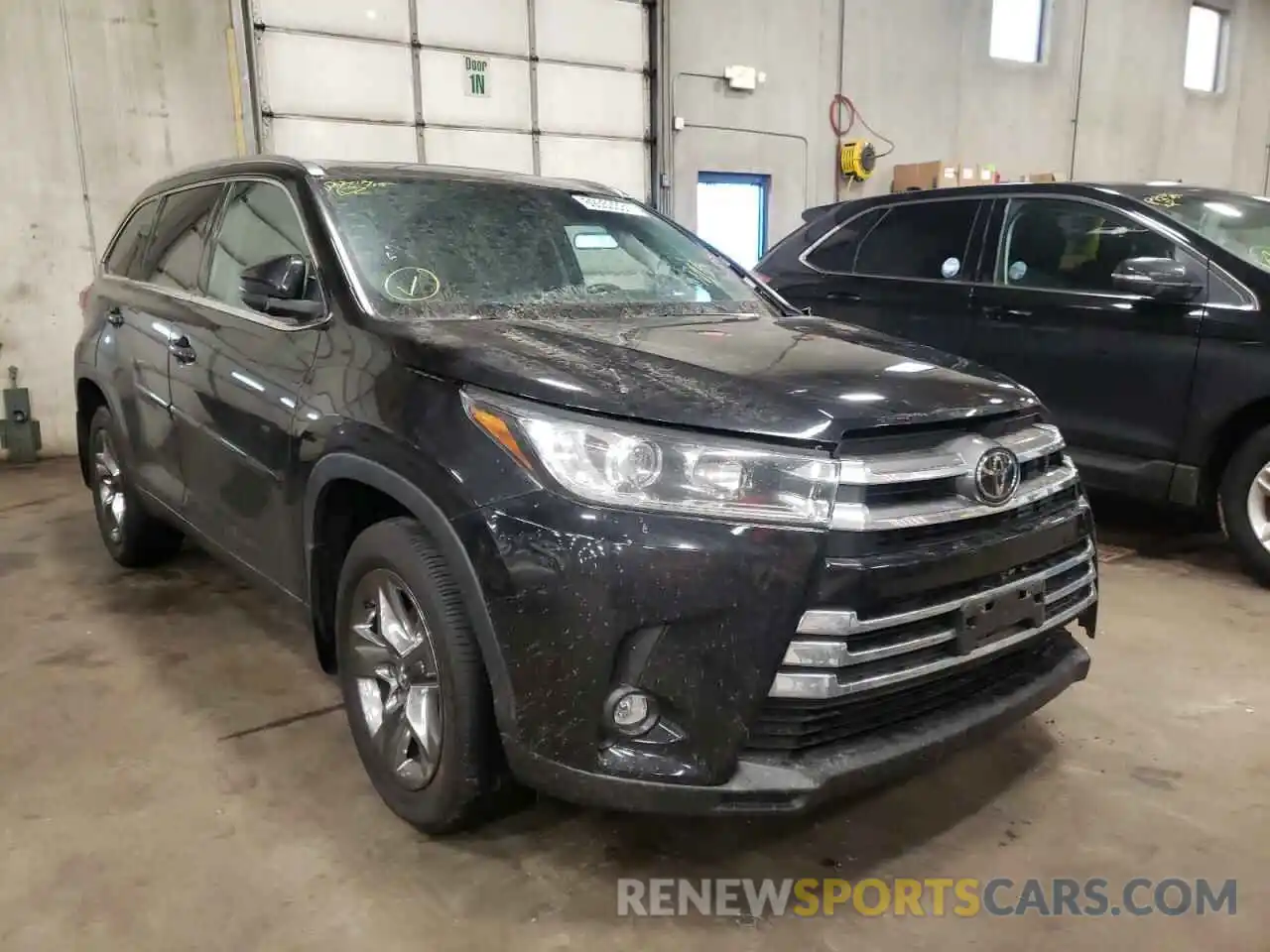 1 Photograph of a damaged car 5TDDZRFH4KS918200 TOYOTA HIGHLANDER 2019