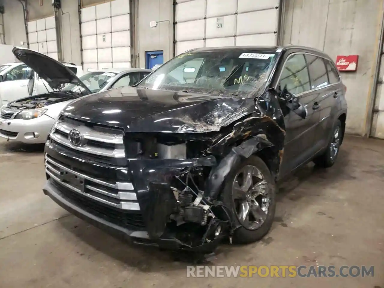 2 Photograph of a damaged car 5TDDZRFH4KS918200 TOYOTA HIGHLANDER 2019