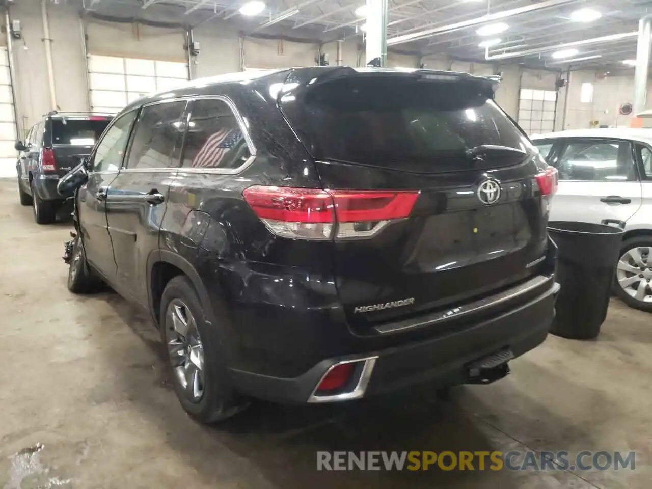 3 Photograph of a damaged car 5TDDZRFH4KS918200 TOYOTA HIGHLANDER 2019