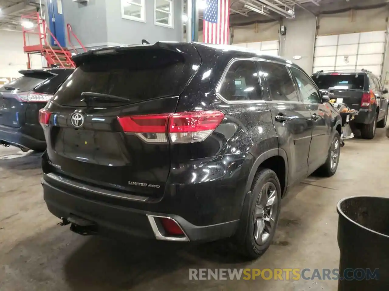 4 Photograph of a damaged car 5TDDZRFH4KS918200 TOYOTA HIGHLANDER 2019