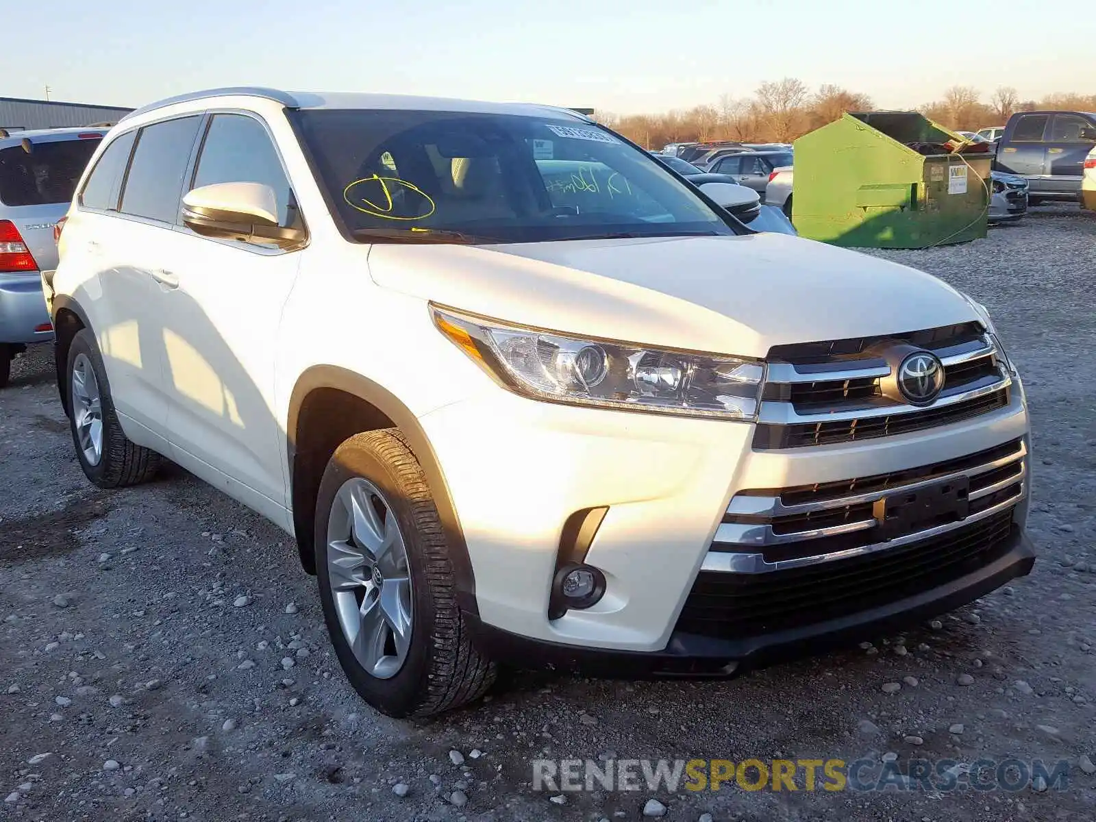 1 Photograph of a damaged car 5TDDZRFH4KS919623 TOYOTA HIGHLANDER 2019