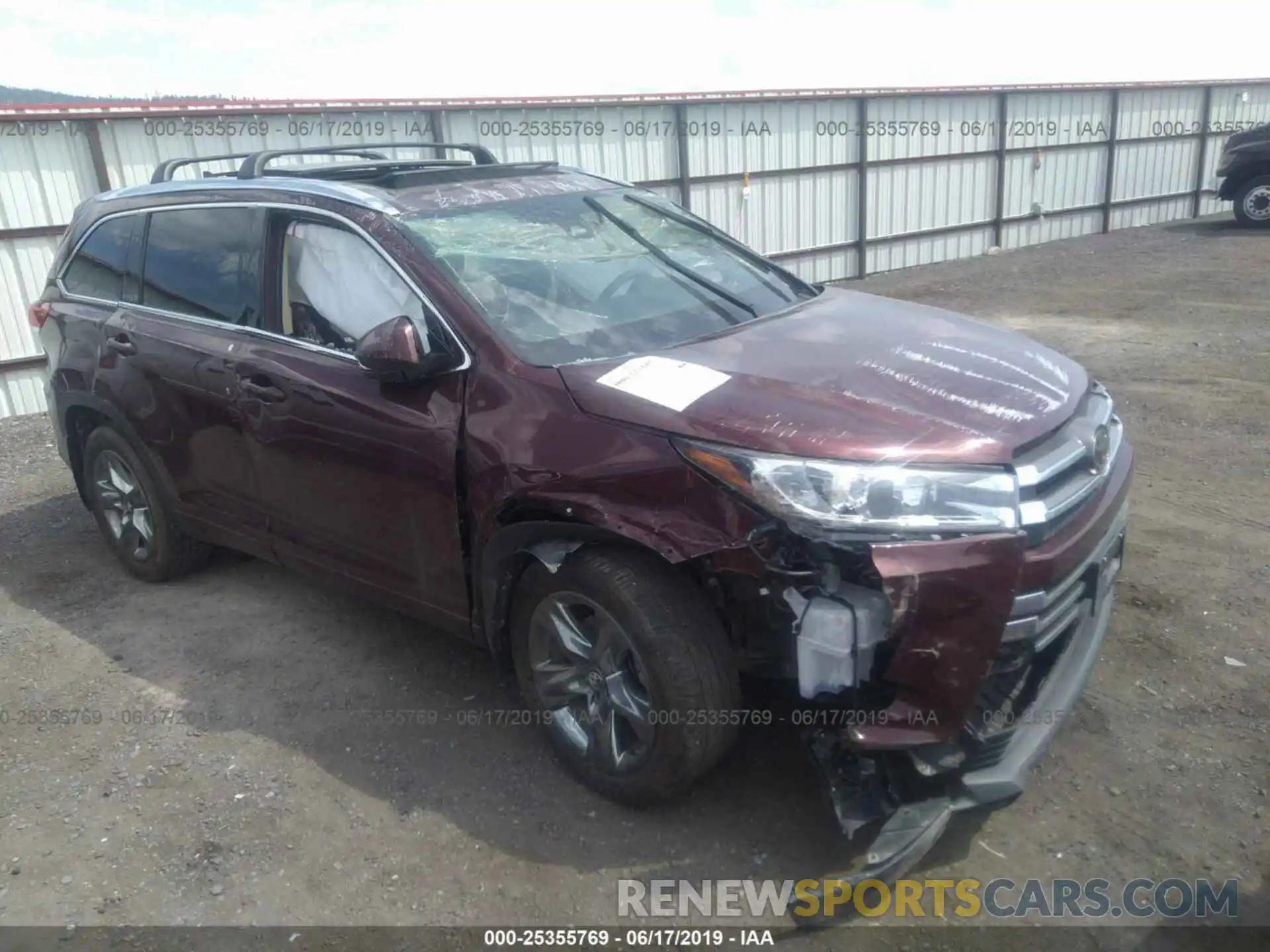 1 Photograph of a damaged car 5TDDZRFH4KS921307 TOYOTA HIGHLANDER 2019