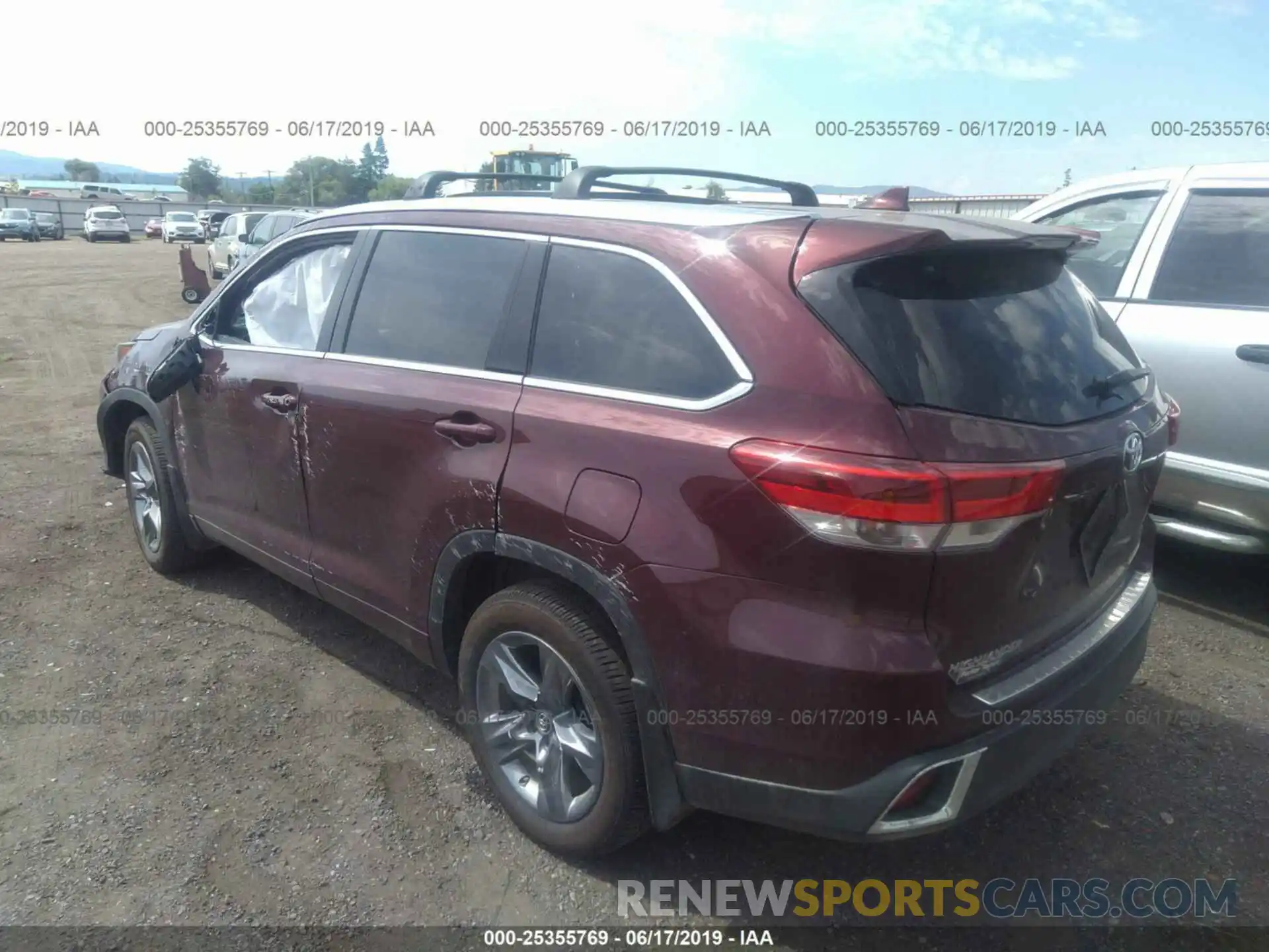 3 Photograph of a damaged car 5TDDZRFH4KS921307 TOYOTA HIGHLANDER 2019