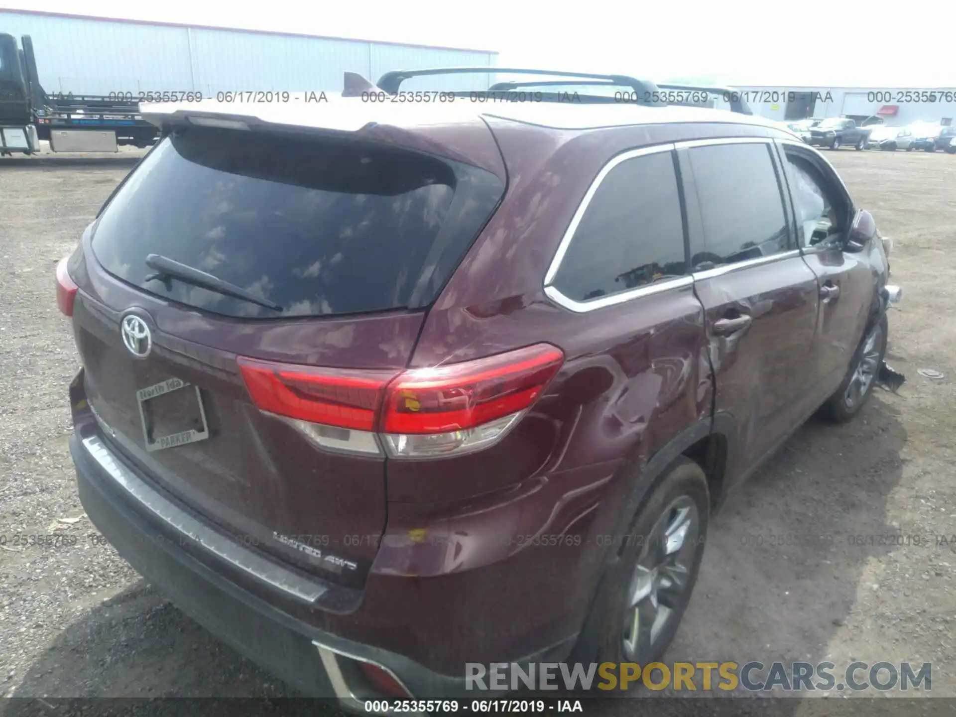 4 Photograph of a damaged car 5TDDZRFH4KS921307 TOYOTA HIGHLANDER 2019