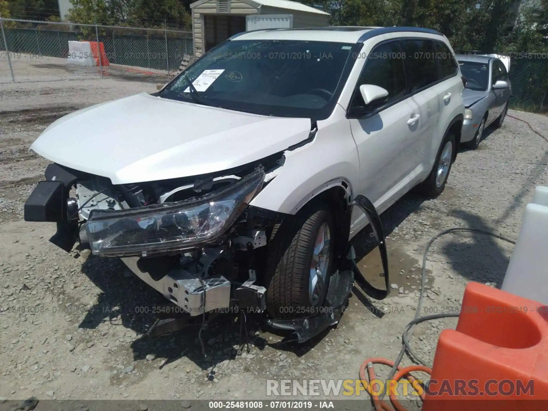 2 Photograph of a damaged car 5TDDZRFH4KS924725 TOYOTA HIGHLANDER 2019