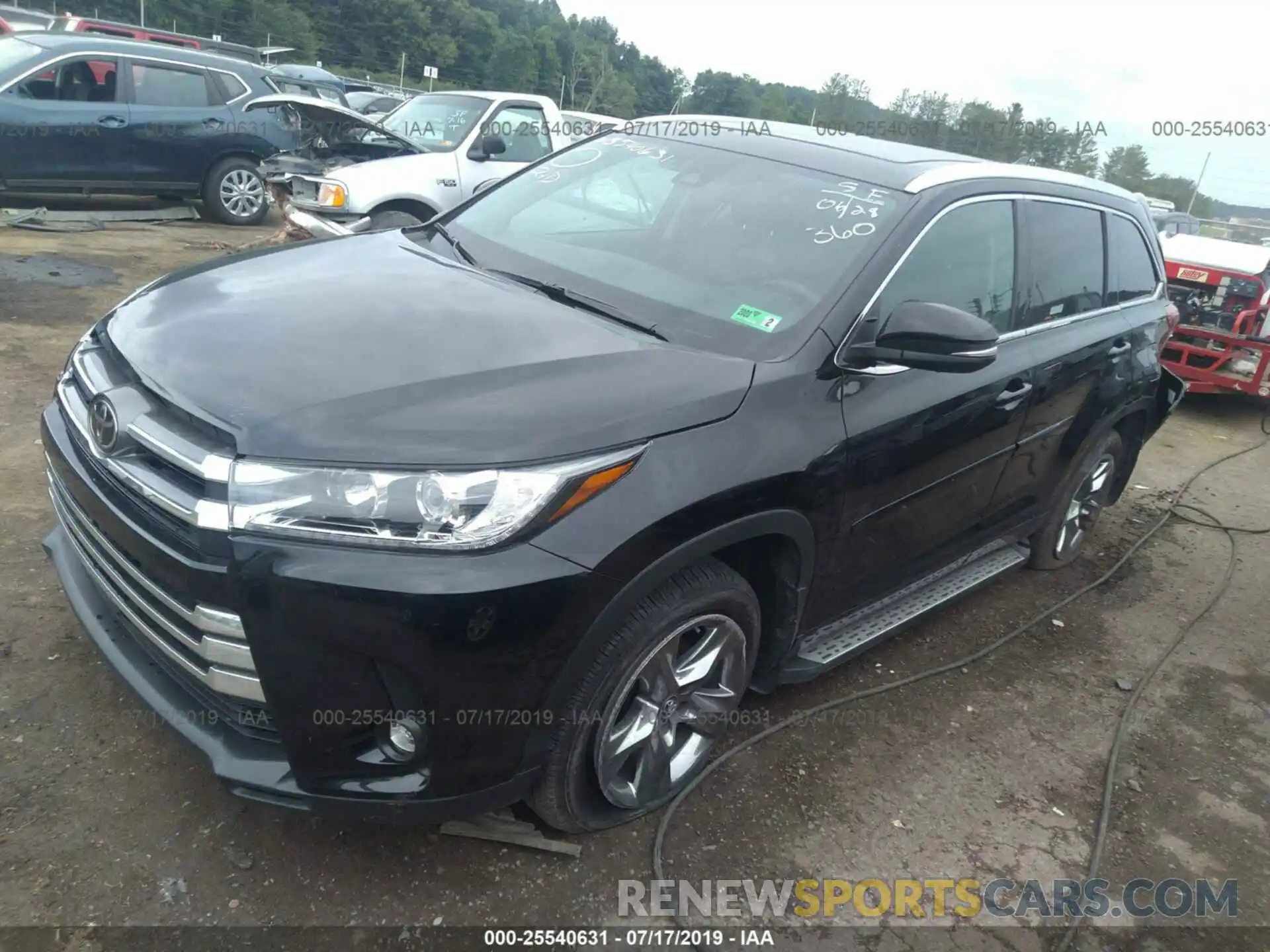 2 Photograph of a damaged car 5TDDZRFH4KS926507 TOYOTA HIGHLANDER 2019