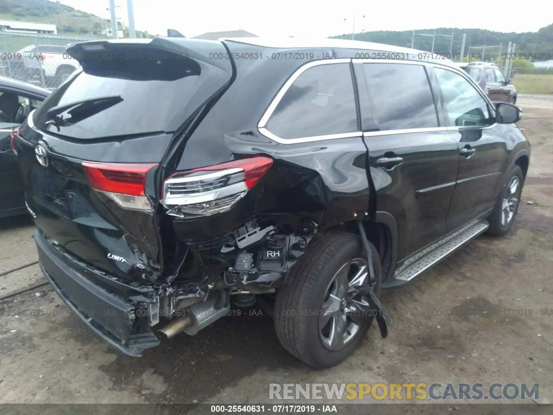 4 Photograph of a damaged car 5TDDZRFH4KS926507 TOYOTA HIGHLANDER 2019