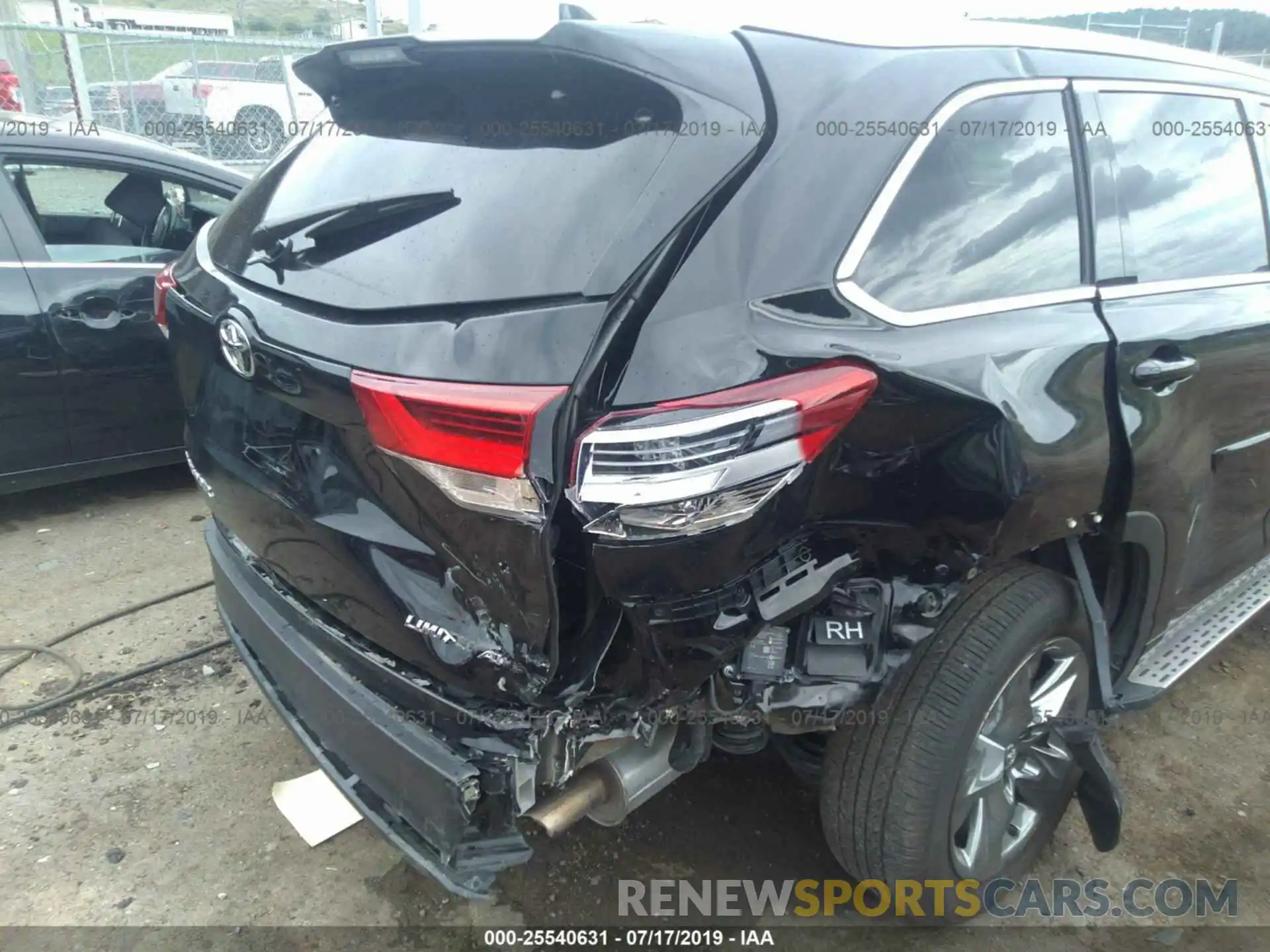 6 Photograph of a damaged car 5TDDZRFH4KS926507 TOYOTA HIGHLANDER 2019