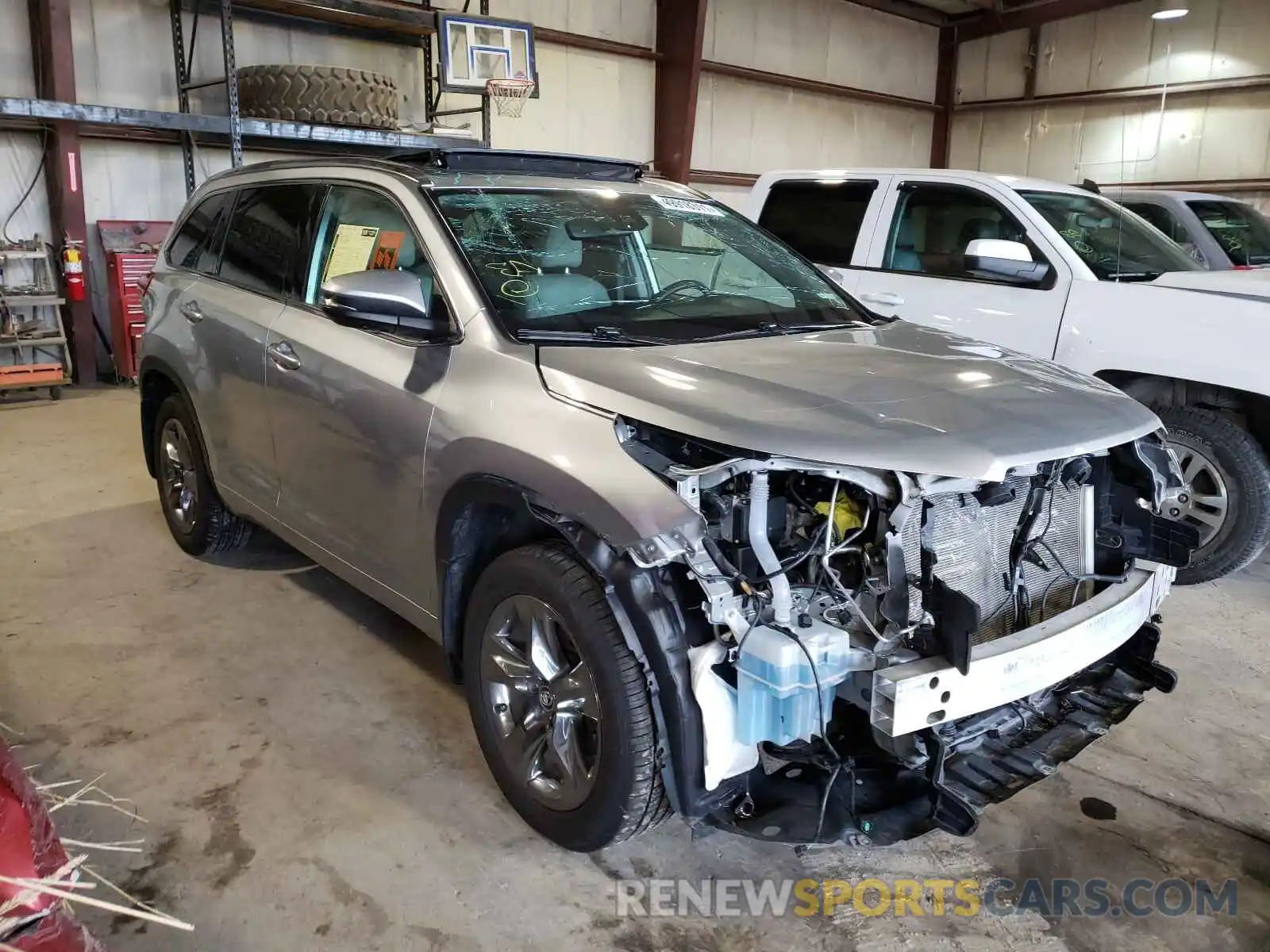 1 Photograph of a damaged car 5TDDZRFH4KS928855 TOYOTA HIGHLANDER 2019