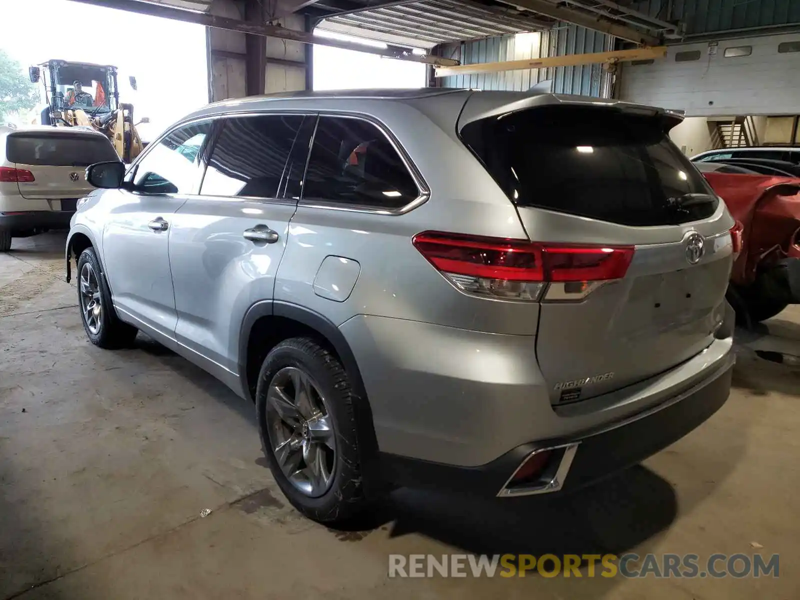 3 Photograph of a damaged car 5TDDZRFH4KS928855 TOYOTA HIGHLANDER 2019