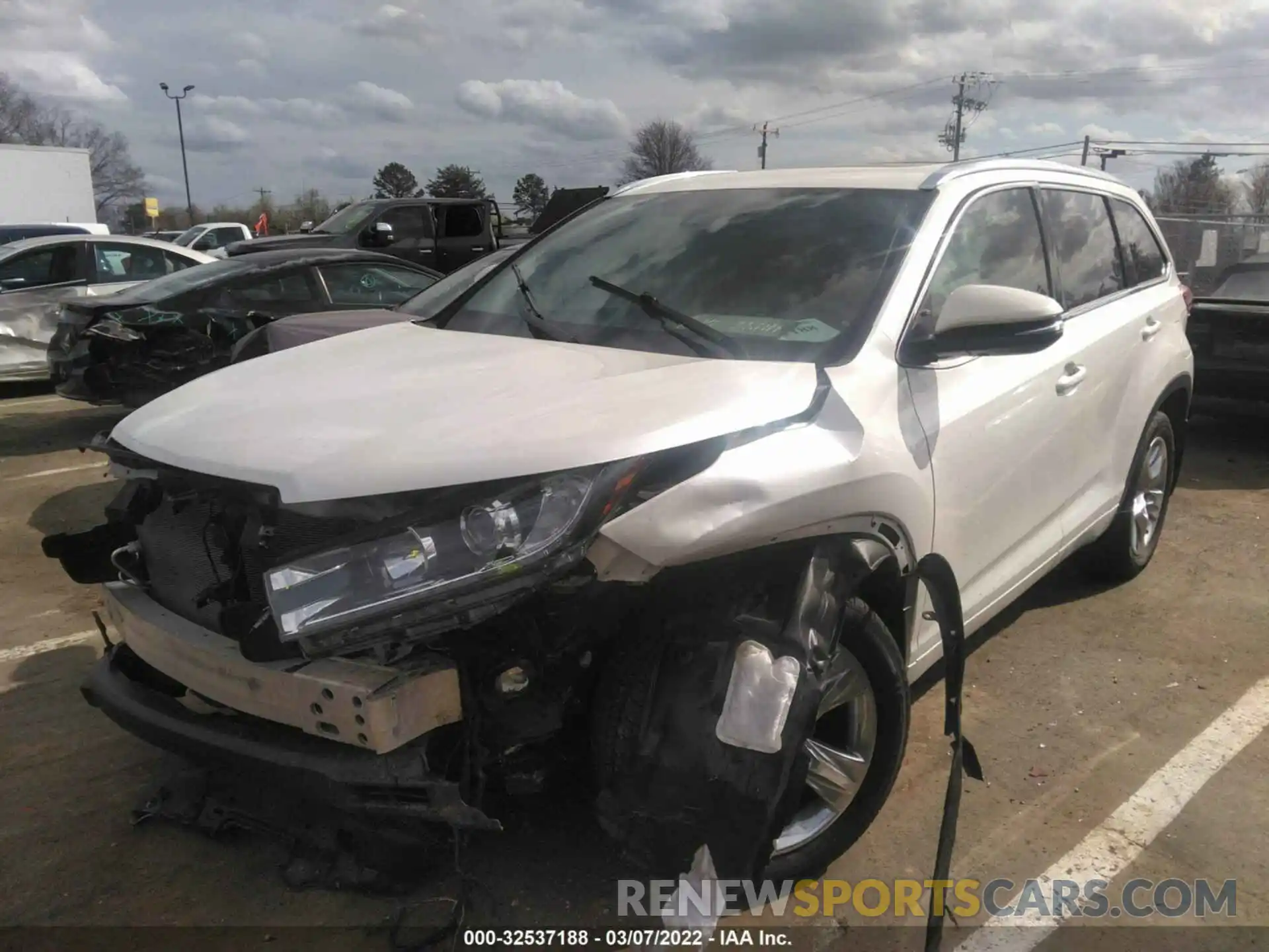 2 Photograph of a damaged car 5TDDZRFH4KS932274 TOYOTA HIGHLANDER 2019