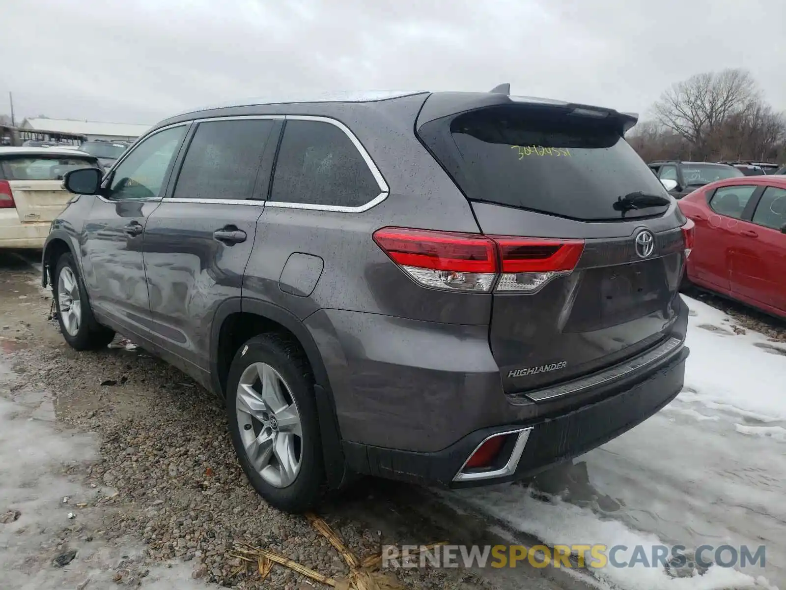 3 Photograph of a damaged car 5TDDZRFH4KS937426 TOYOTA HIGHLANDER 2019