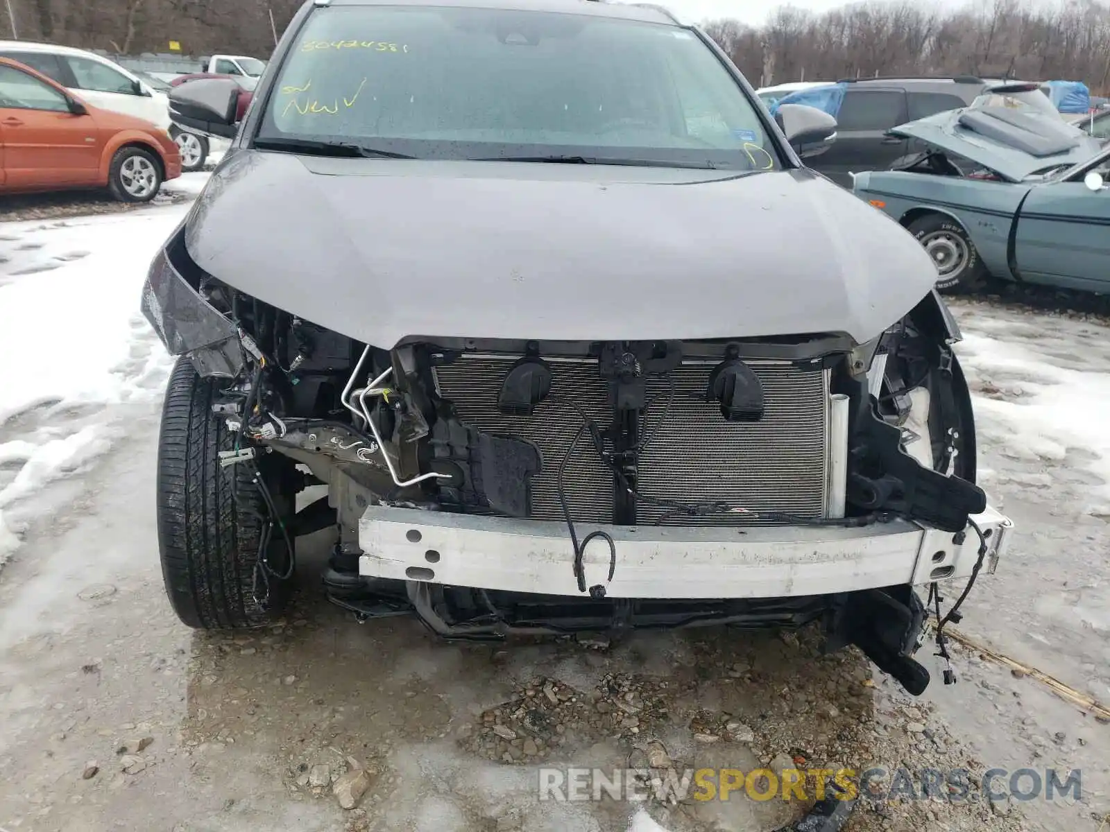 9 Photograph of a damaged car 5TDDZRFH4KS937426 TOYOTA HIGHLANDER 2019