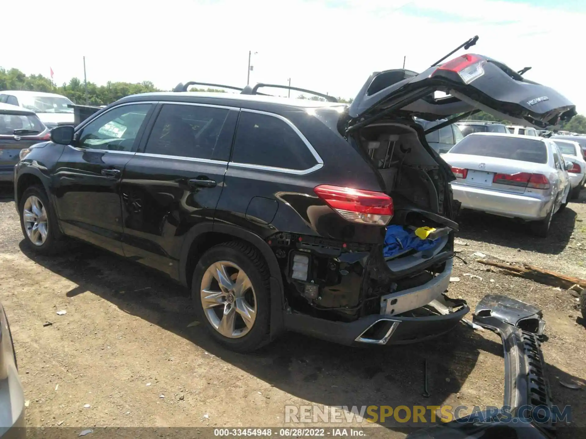 3 Photograph of a damaged car 5TDDZRFH4KS938107 TOYOTA HIGHLANDER 2019