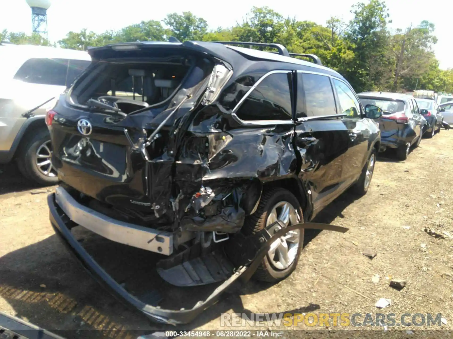 4 Photograph of a damaged car 5TDDZRFH4KS938107 TOYOTA HIGHLANDER 2019