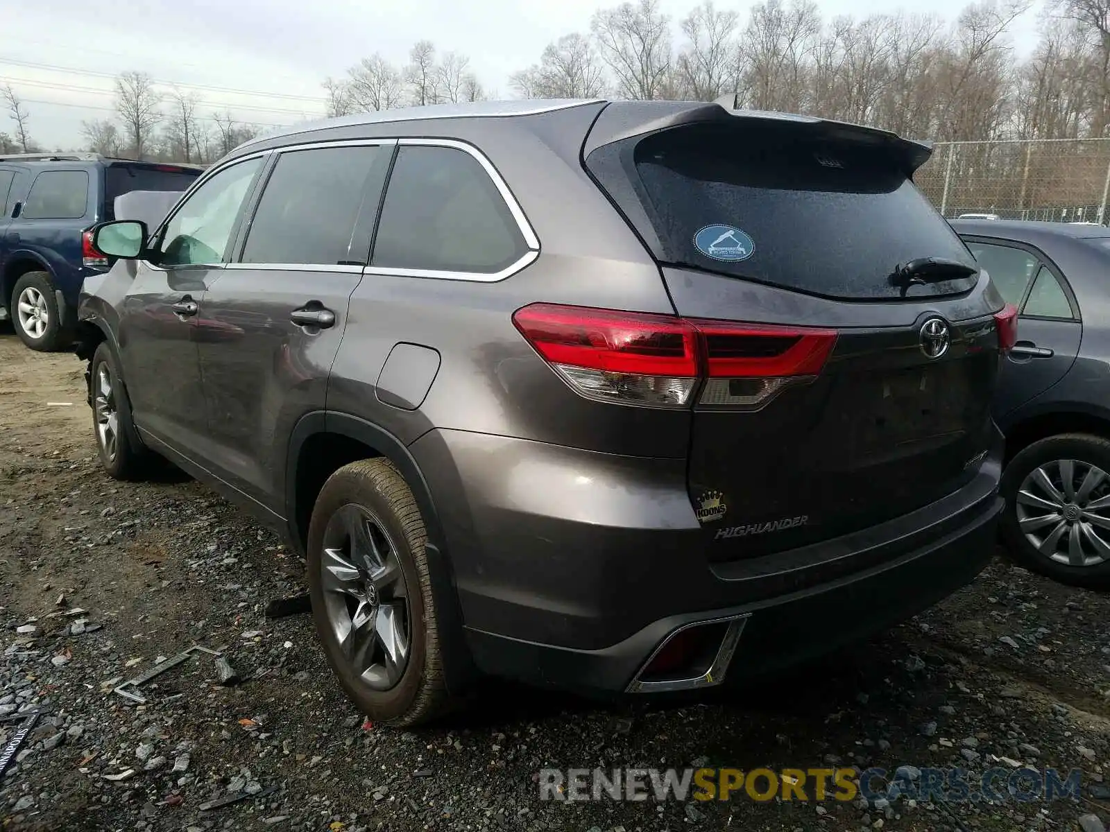 3 Photograph of a damaged car 5TDDZRFH4KS939094 TOYOTA HIGHLANDER 2019