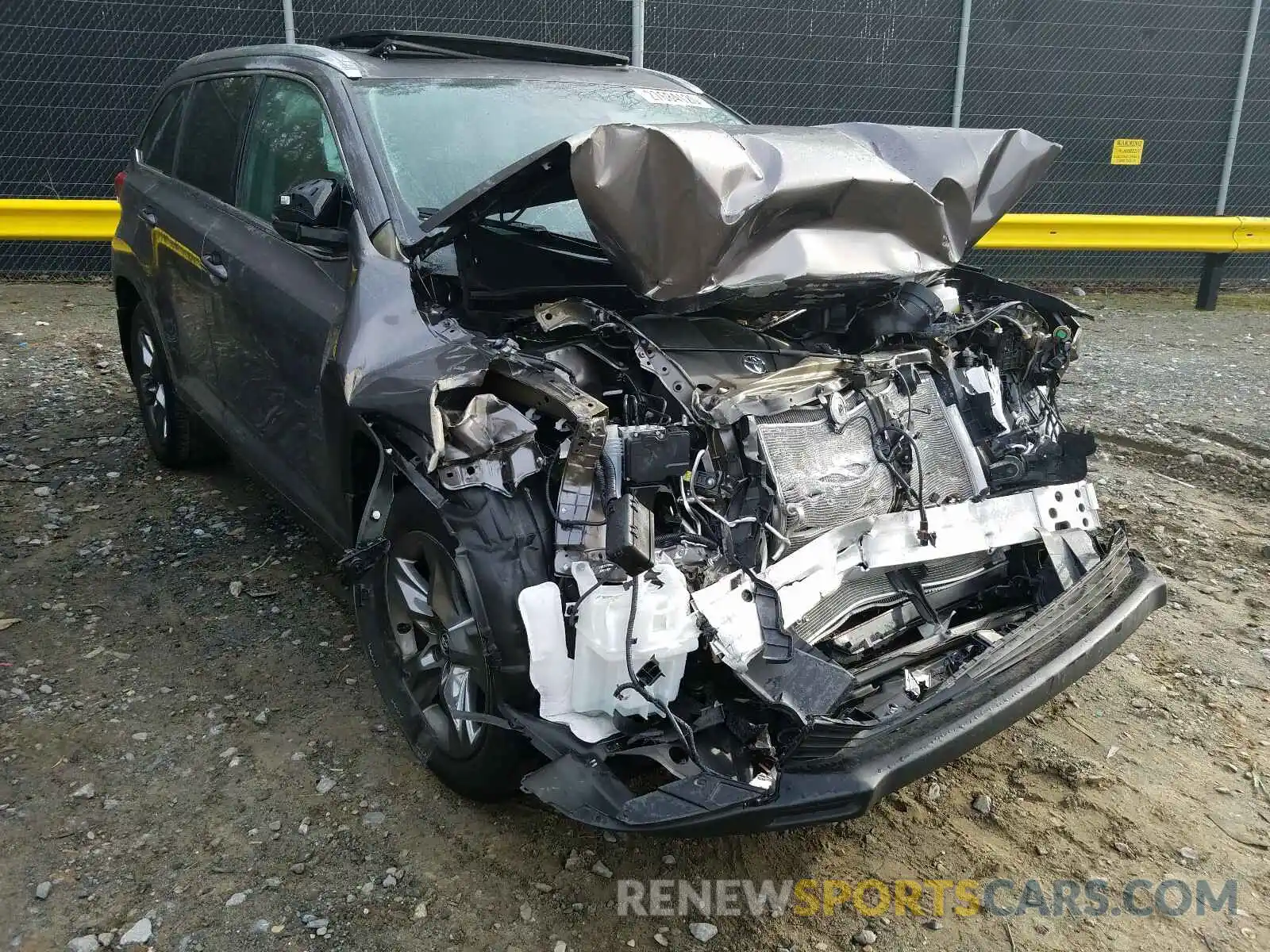 9 Photograph of a damaged car 5TDDZRFH4KS939094 TOYOTA HIGHLANDER 2019