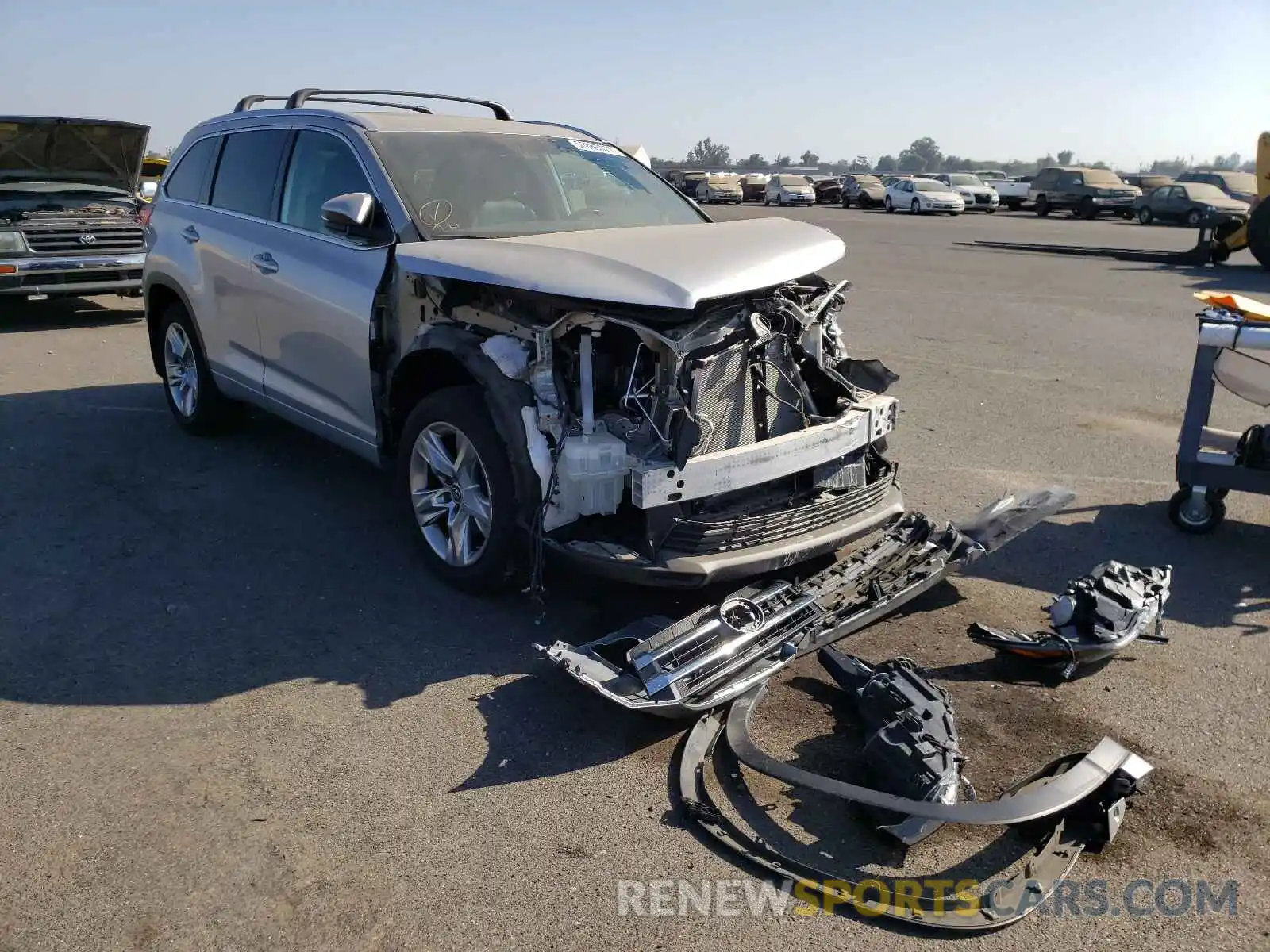 1 Photograph of a damaged car 5TDDZRFH4KS944893 TOYOTA HIGHLANDER 2019