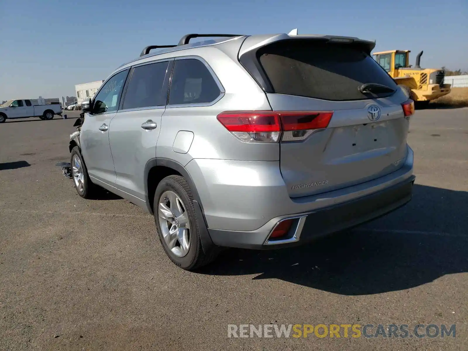 3 Photograph of a damaged car 5TDDZRFH4KS944893 TOYOTA HIGHLANDER 2019