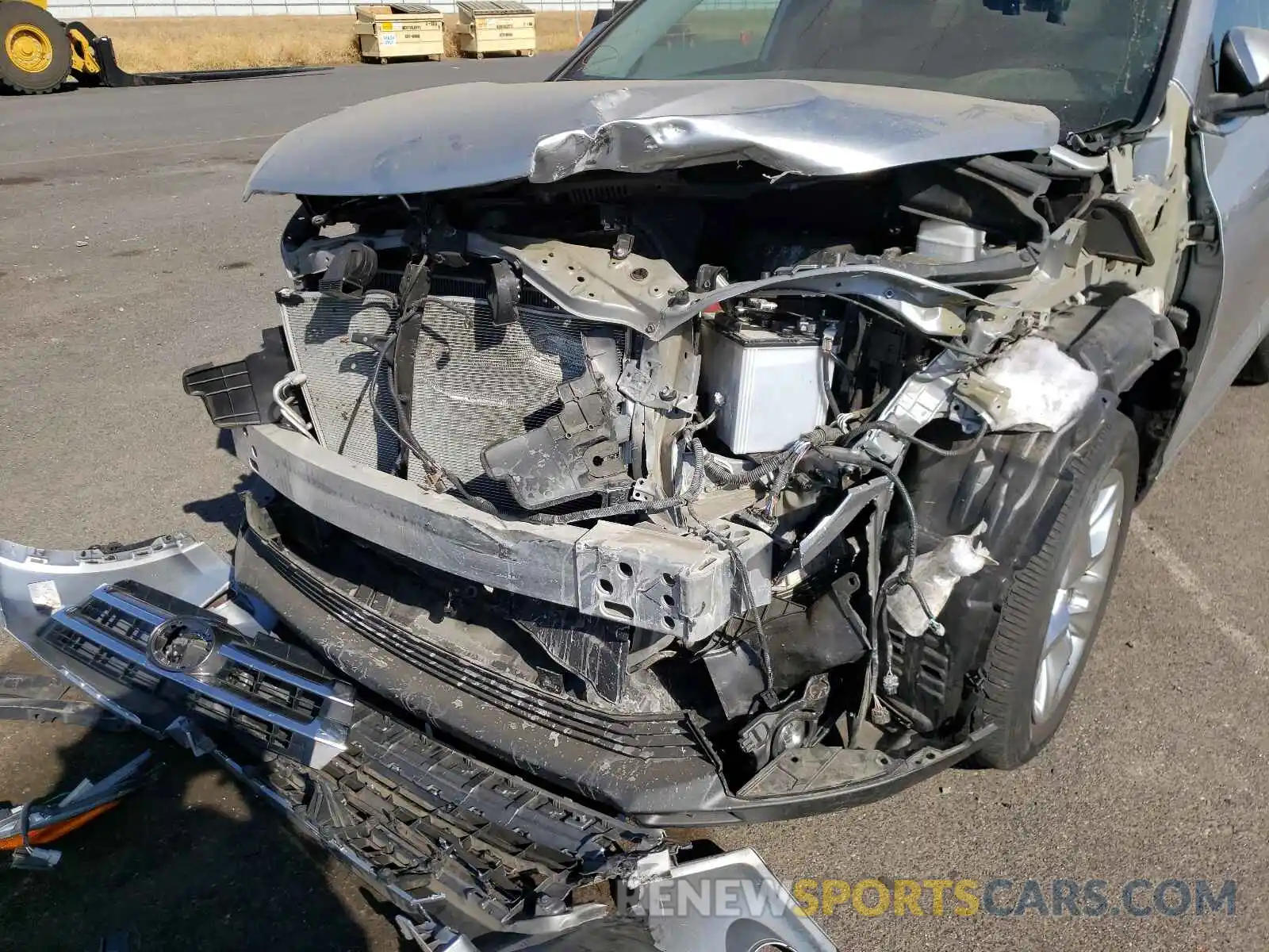 9 Photograph of a damaged car 5TDDZRFH4KS944893 TOYOTA HIGHLANDER 2019