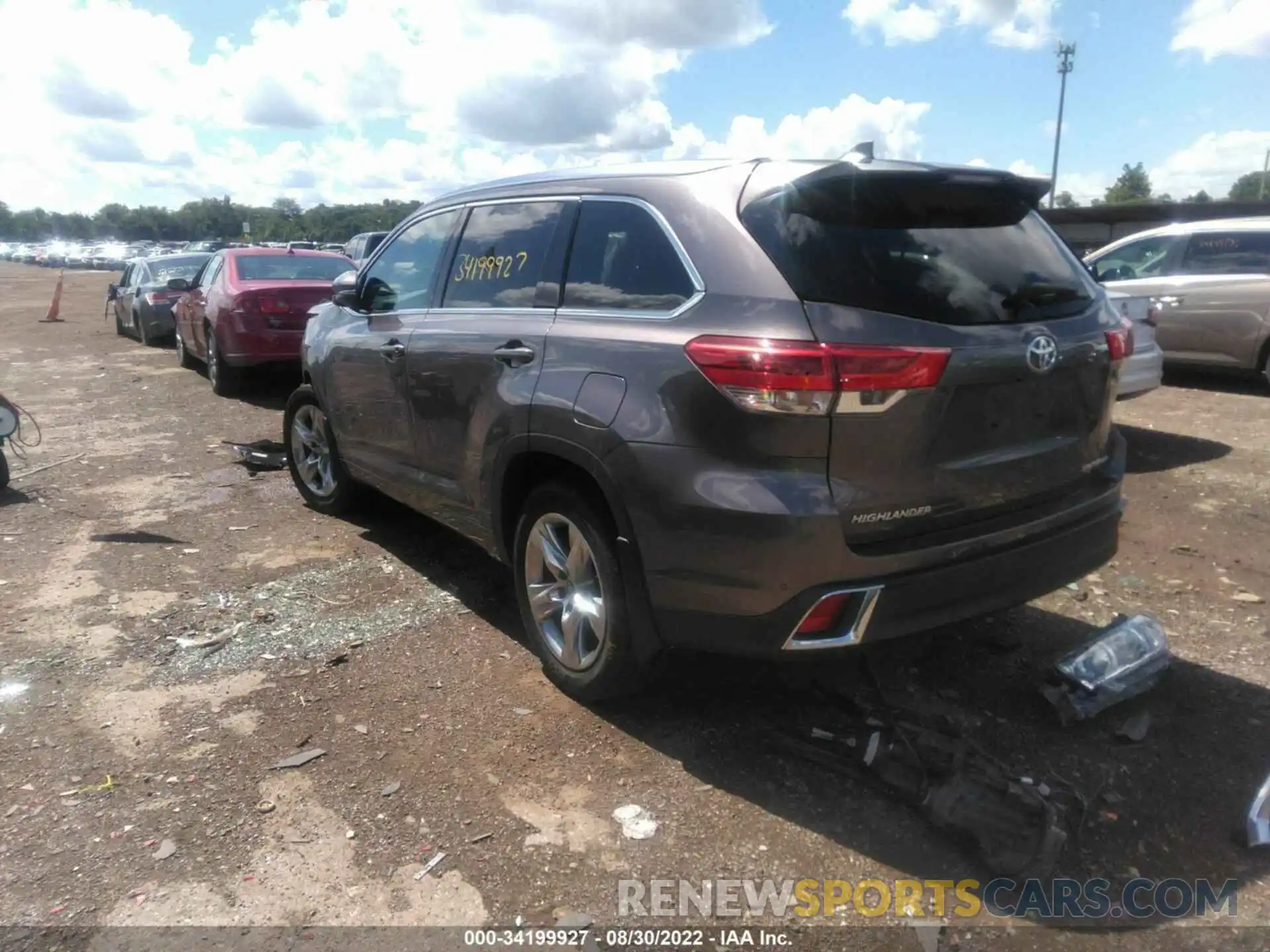 3 Photograph of a damaged car 5TDDZRFH4KS954274 TOYOTA HIGHLANDER 2019