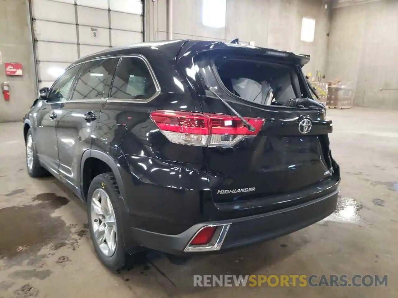 3 Photograph of a damaged car 5TDDZRFH4KS960396 TOYOTA HIGHLANDER 2019