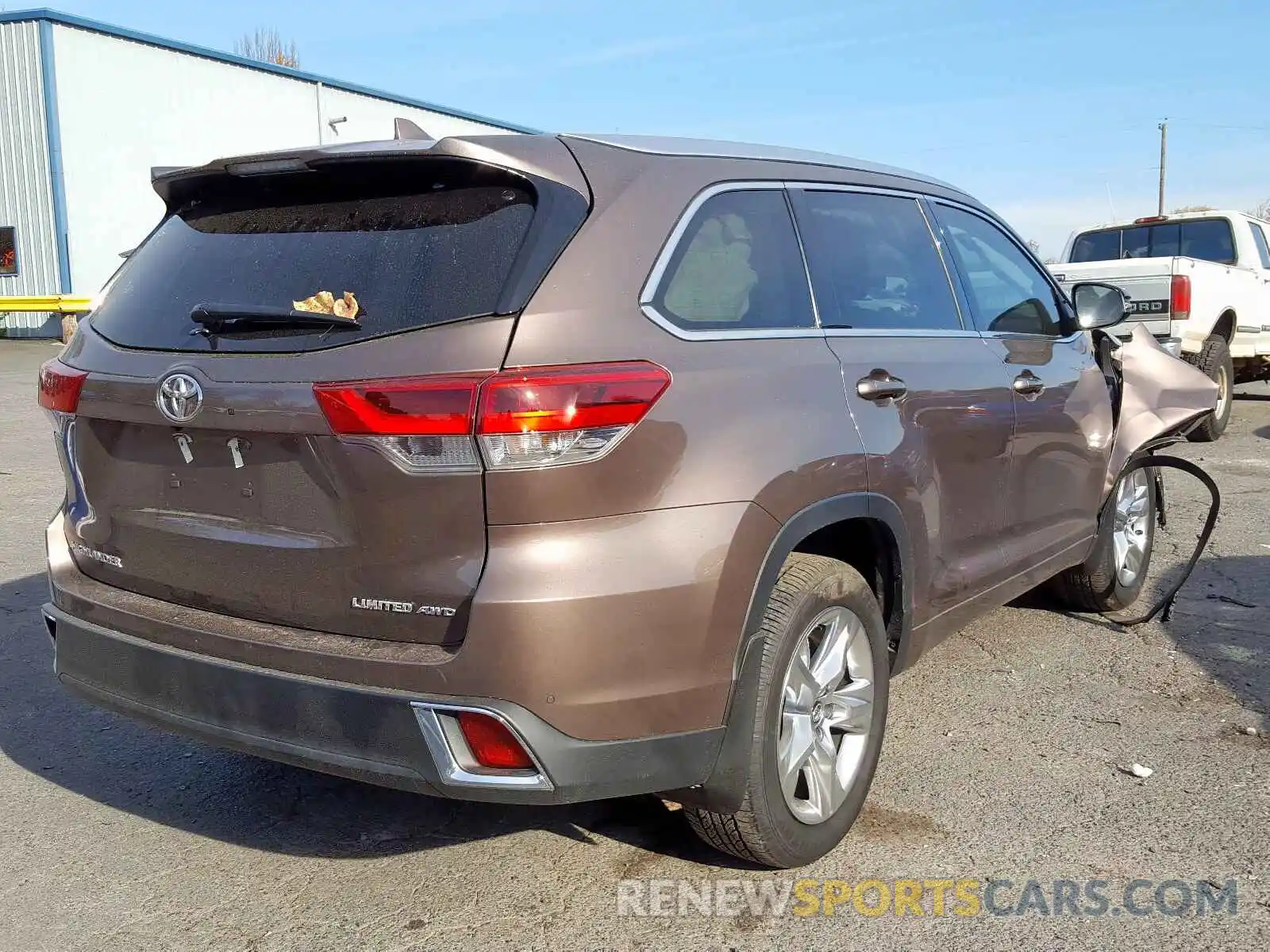 4 Photograph of a damaged car 5TDDZRFH4KS962293 TOYOTA HIGHLANDER 2019