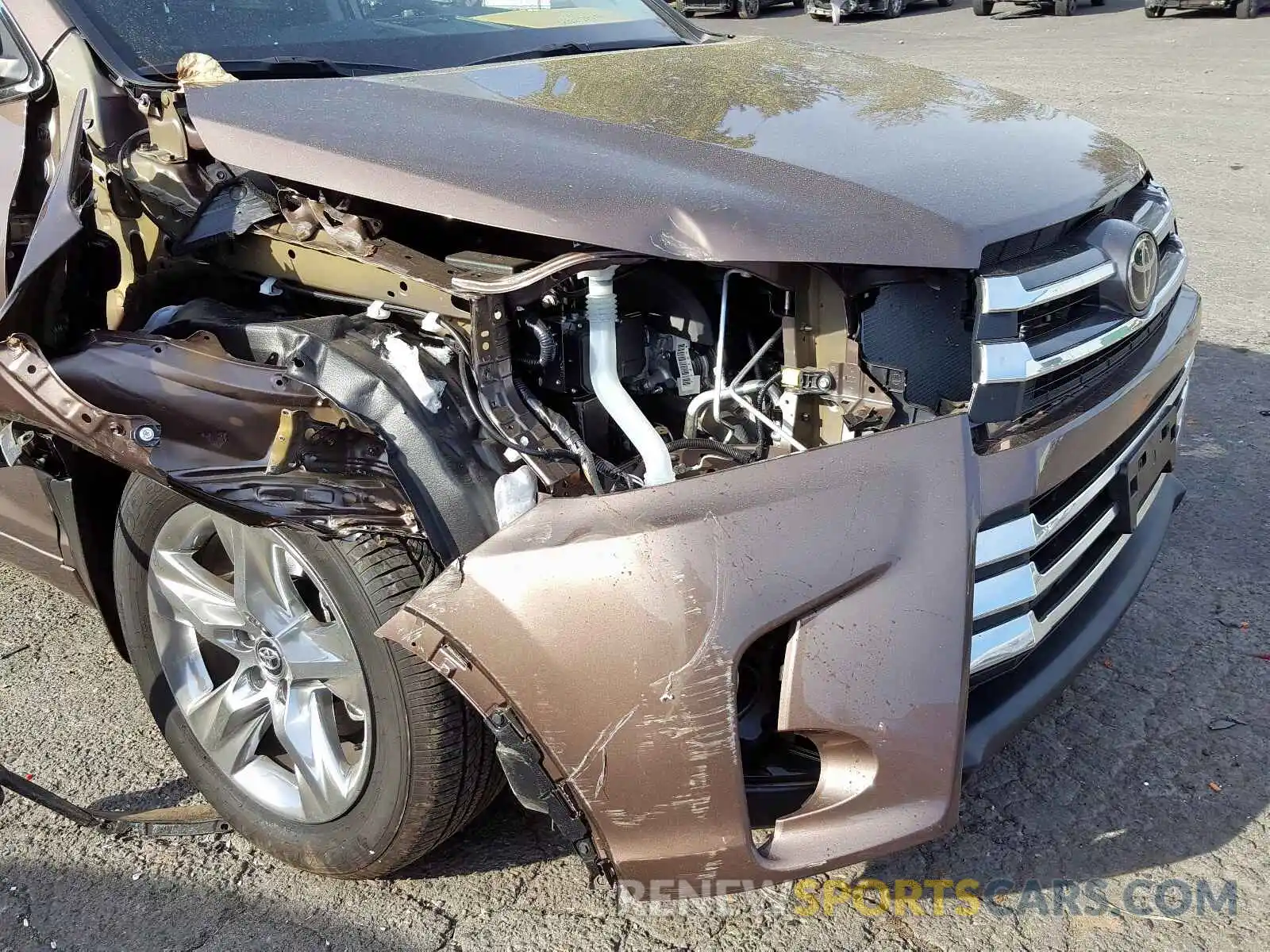 9 Photograph of a damaged car 5TDDZRFH4KS962293 TOYOTA HIGHLANDER 2019